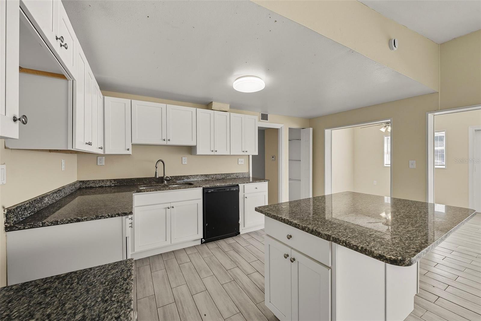 1000 Emeralda Rd Property Photo 17