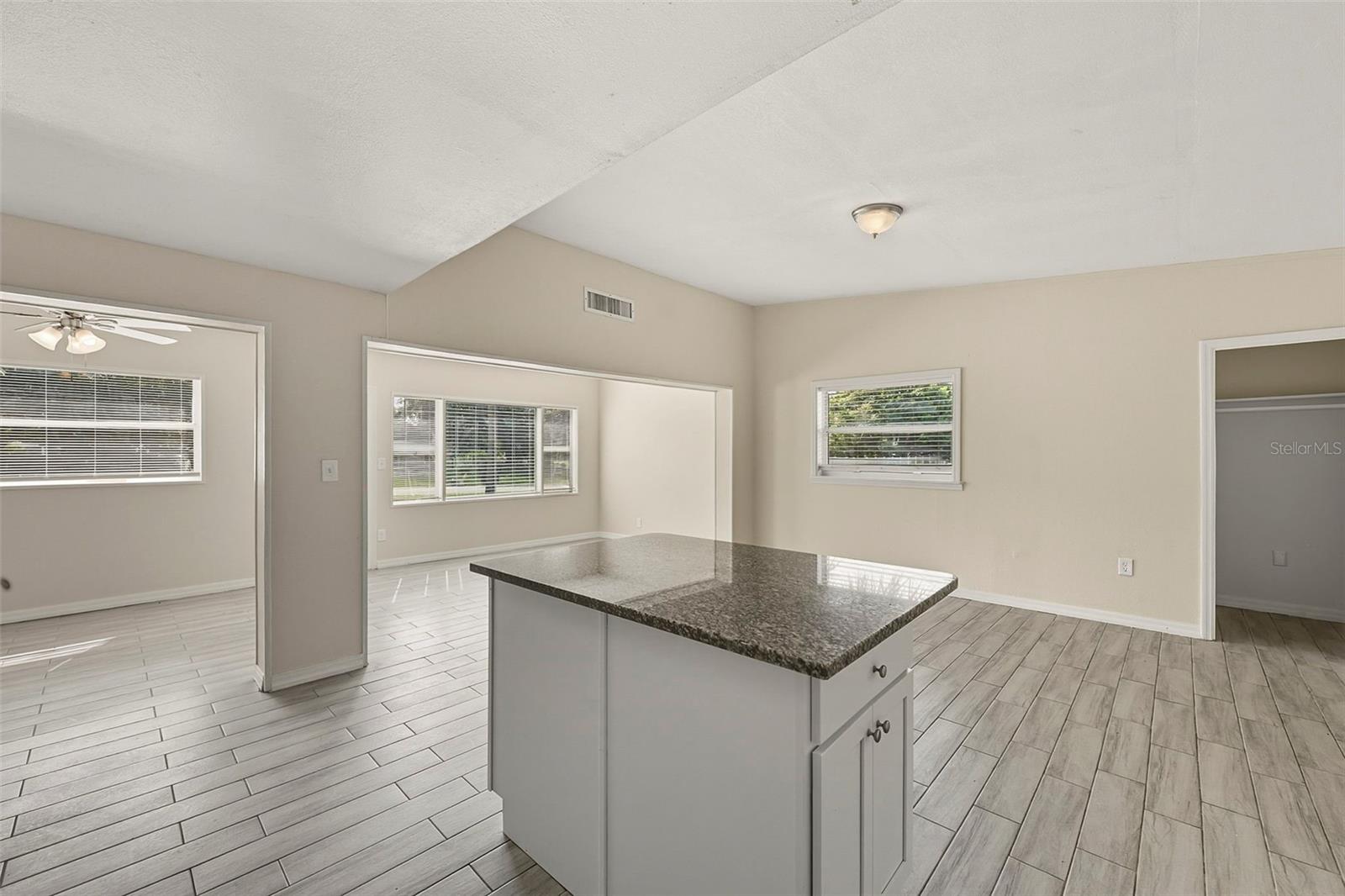 1000 Emeralda Rd Property Photo 18