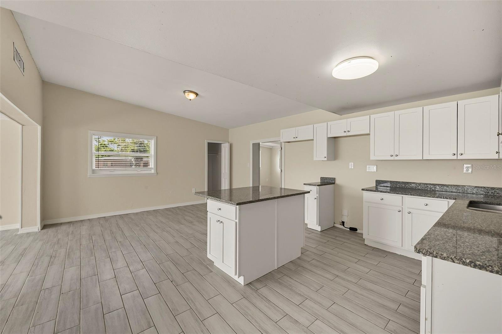 1000 Emeralda Rd Property Photo 24