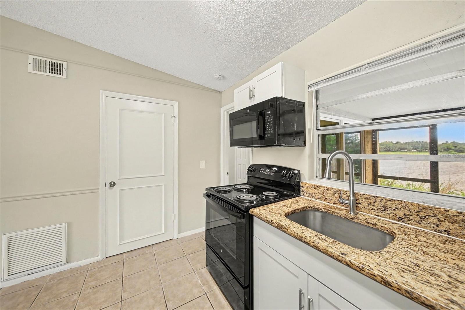 1188 Woodman Way Property Photo 4