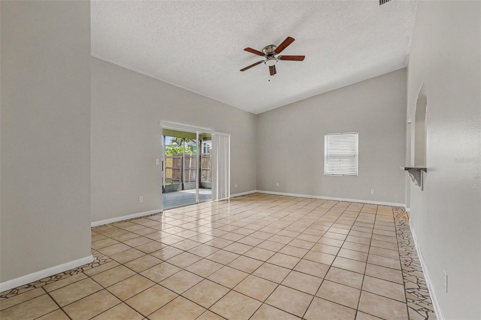 8434 Sun Dr Property Photo 4