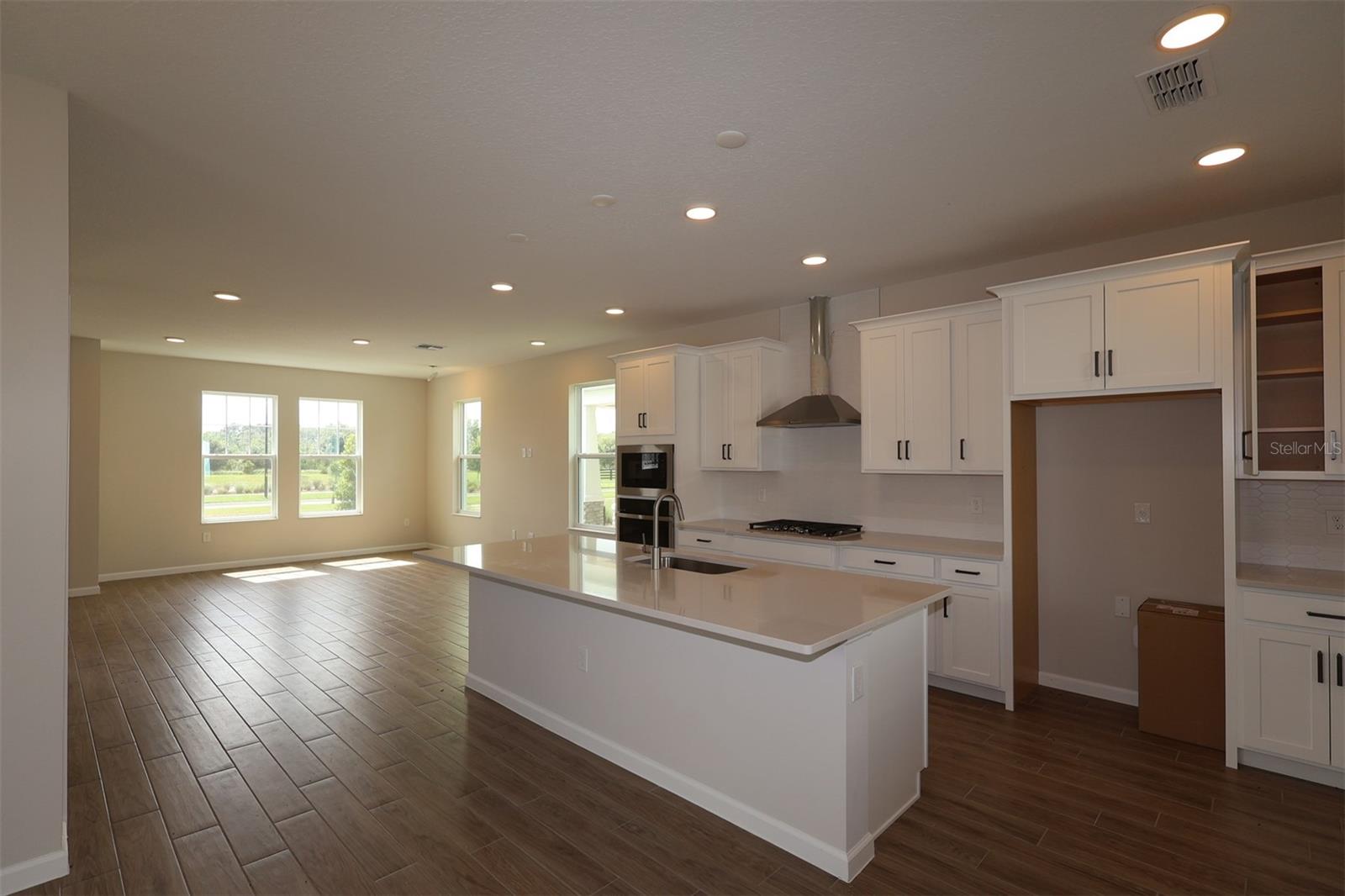 5294 Center Lake Ranch Blvd Property Photo 3