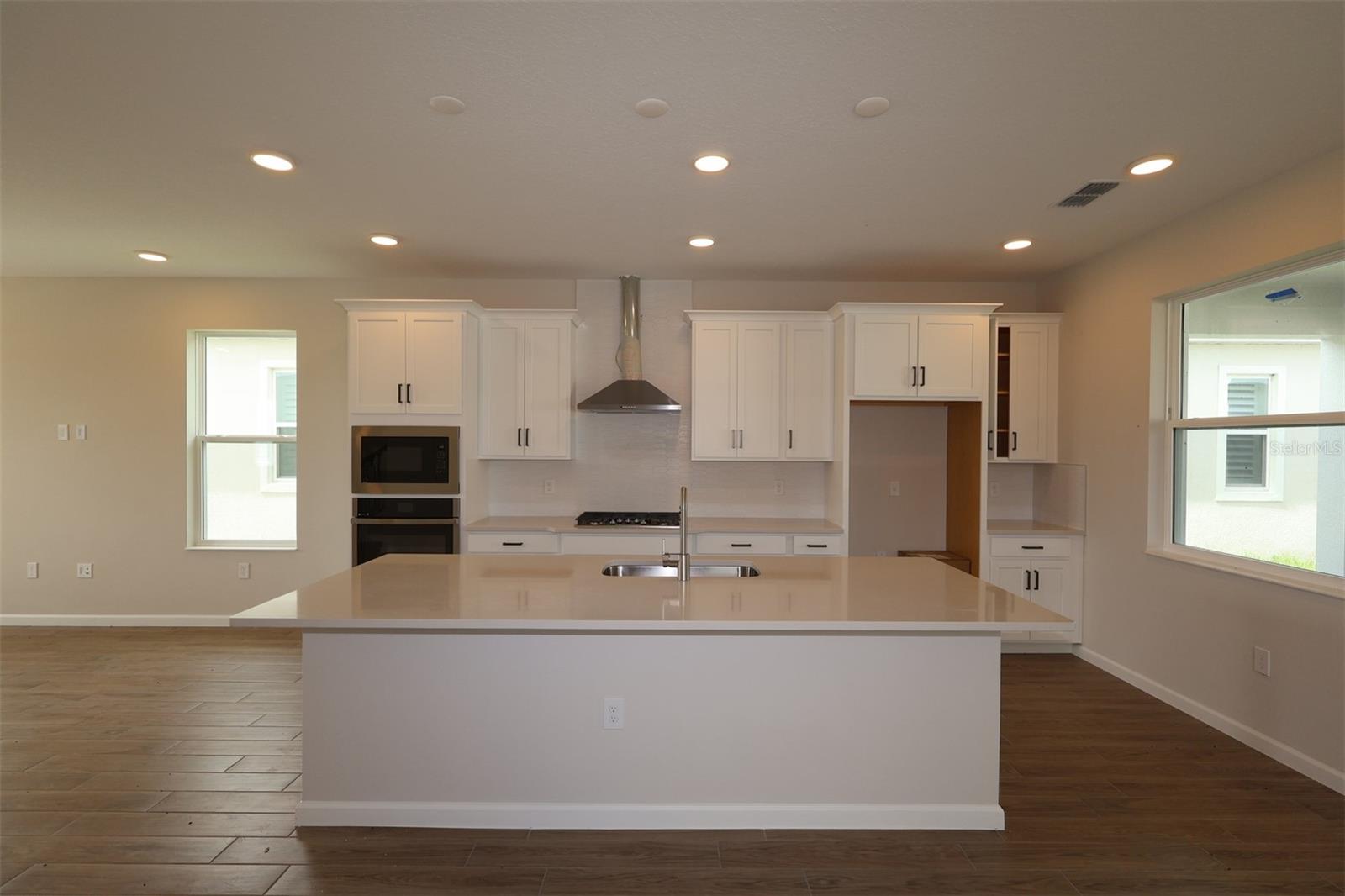 5294 Center Lake Ranch Blvd Property Photo 4