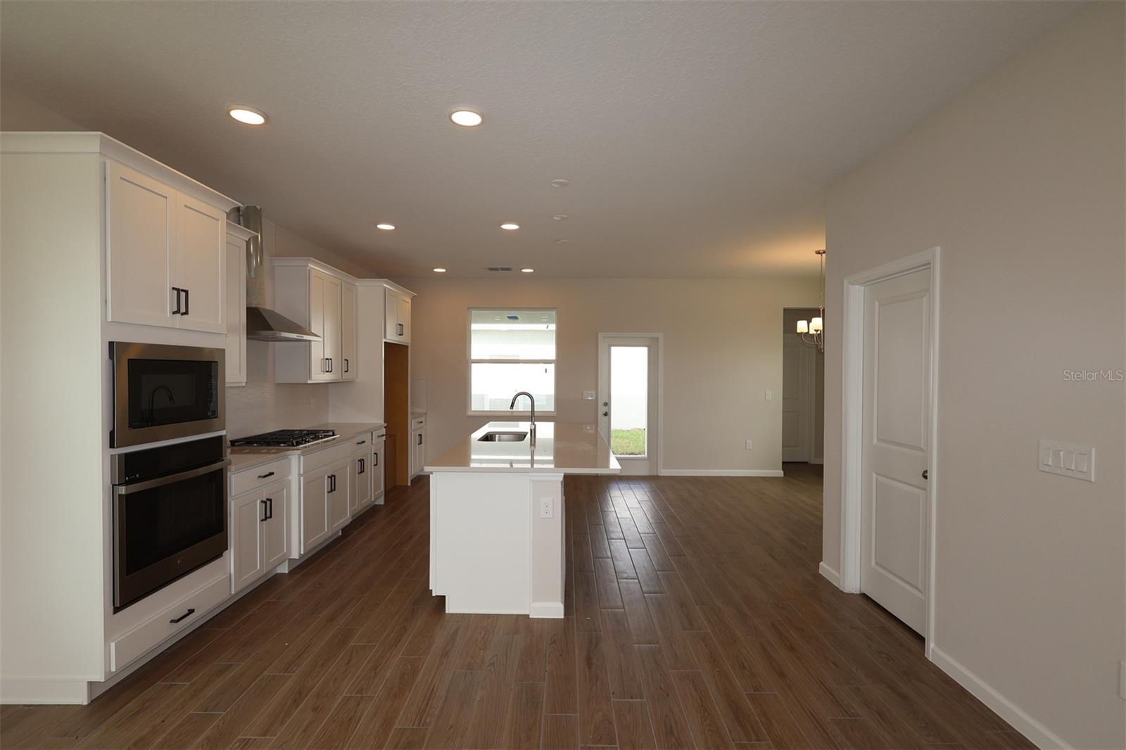 5294 Center Lake Ranch Blvd Property Photo 5