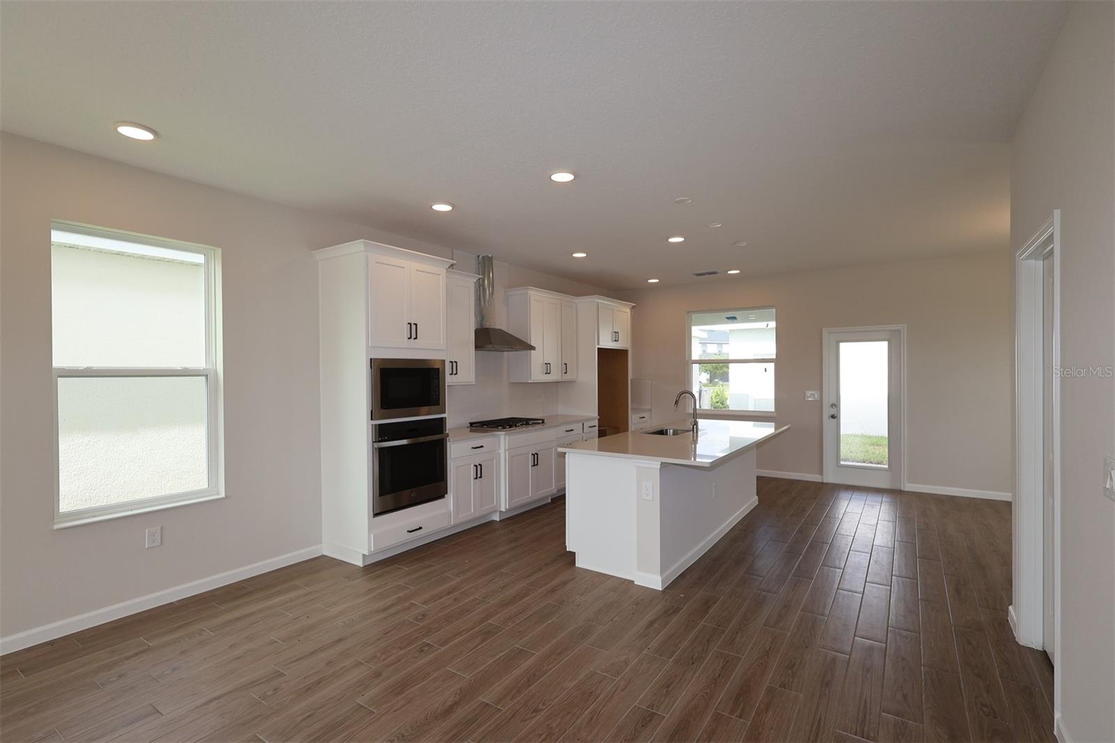5294 Center Lake Ranch Blvd Property Photo 7