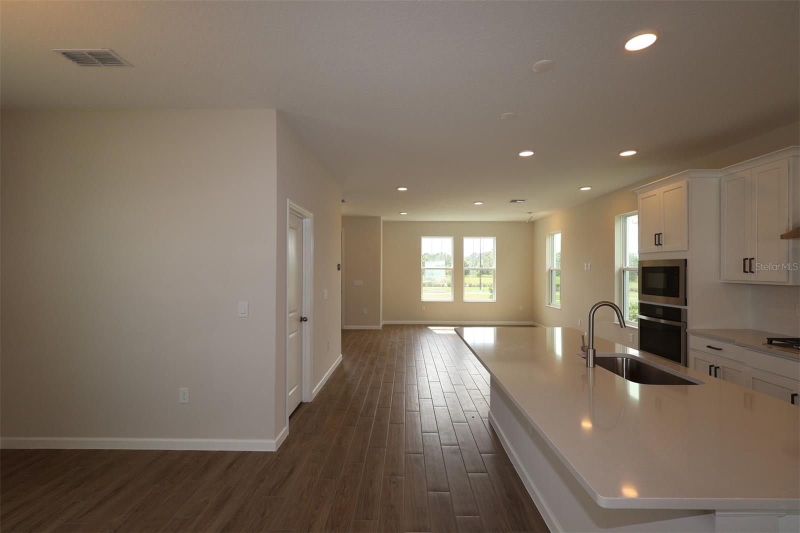 5294 Center Lake Ranch Blvd Property Photo 8