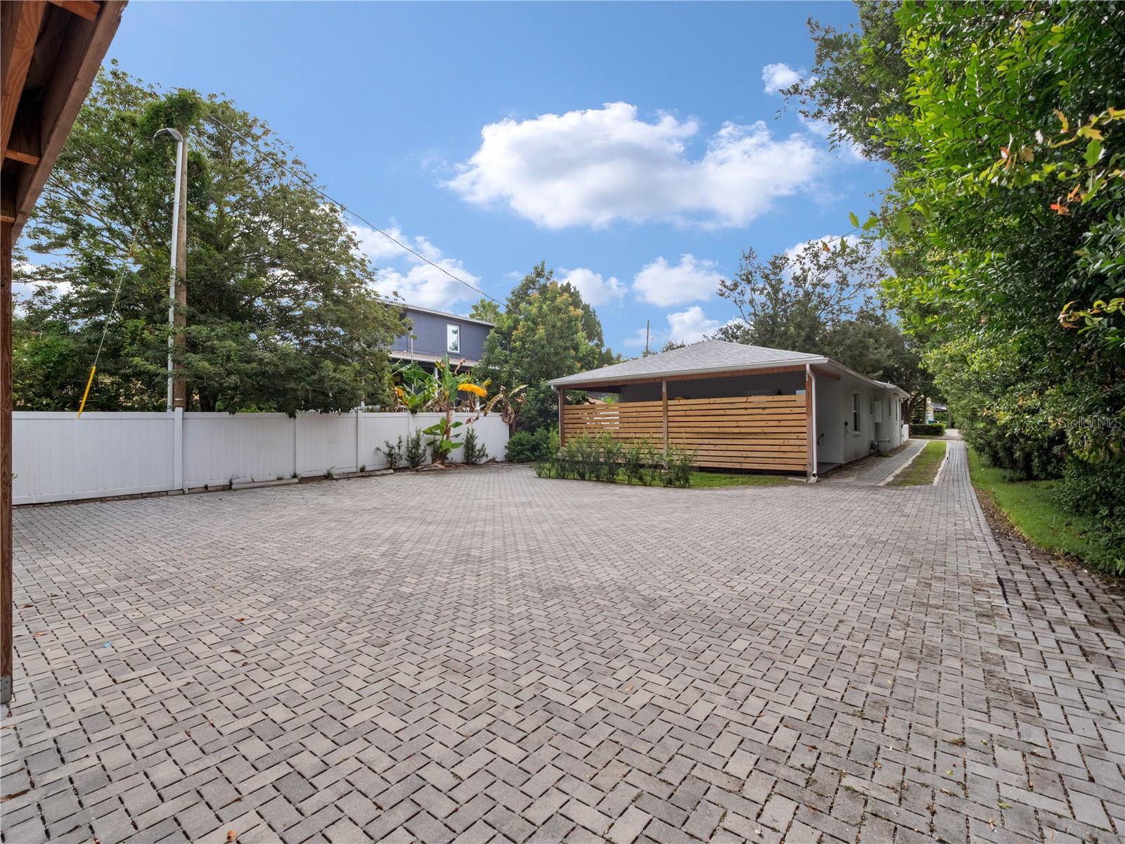 1505 Catherine St Property Photo 13