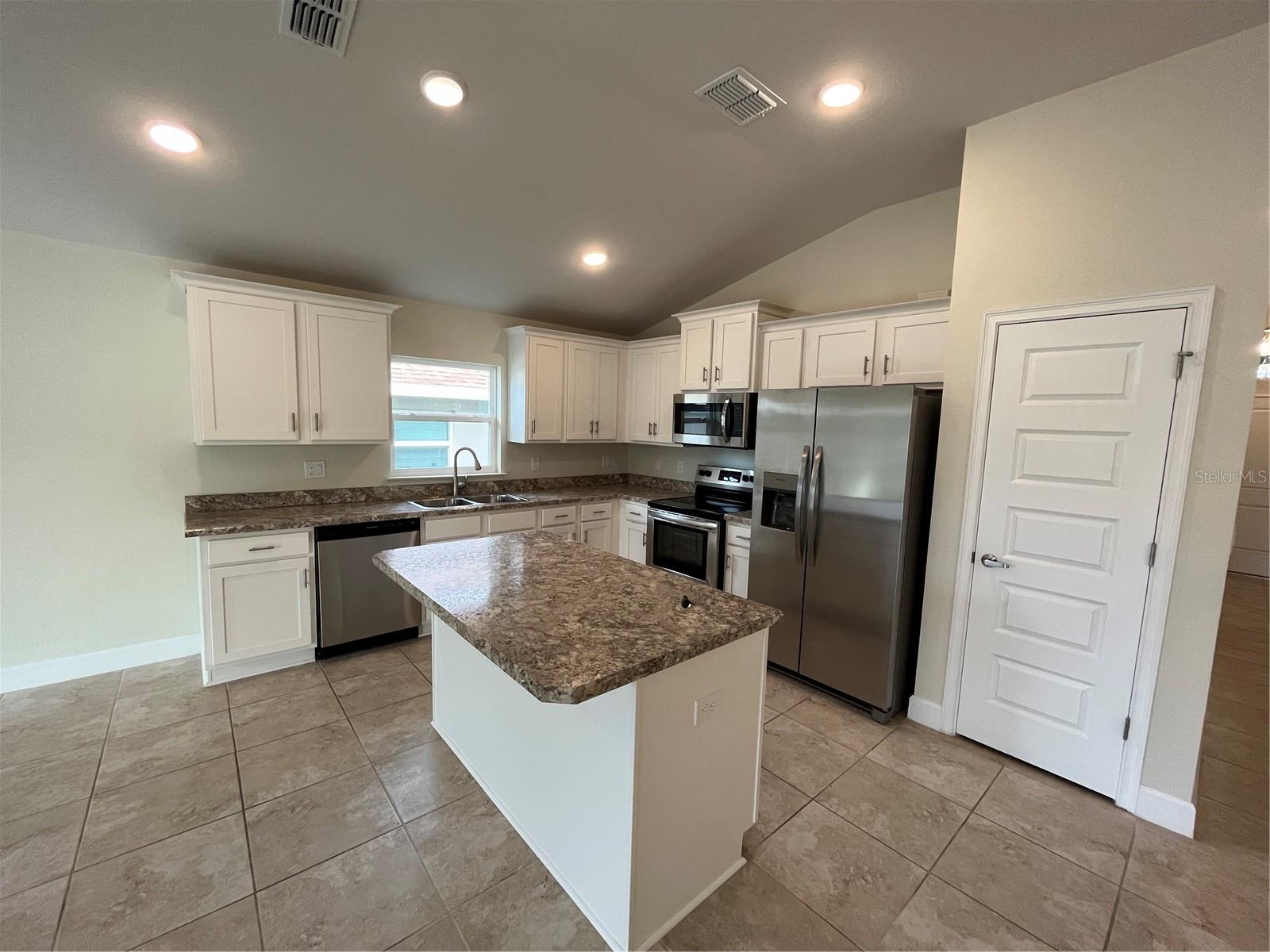 136 Krenson Bay Loop Property Photo 8