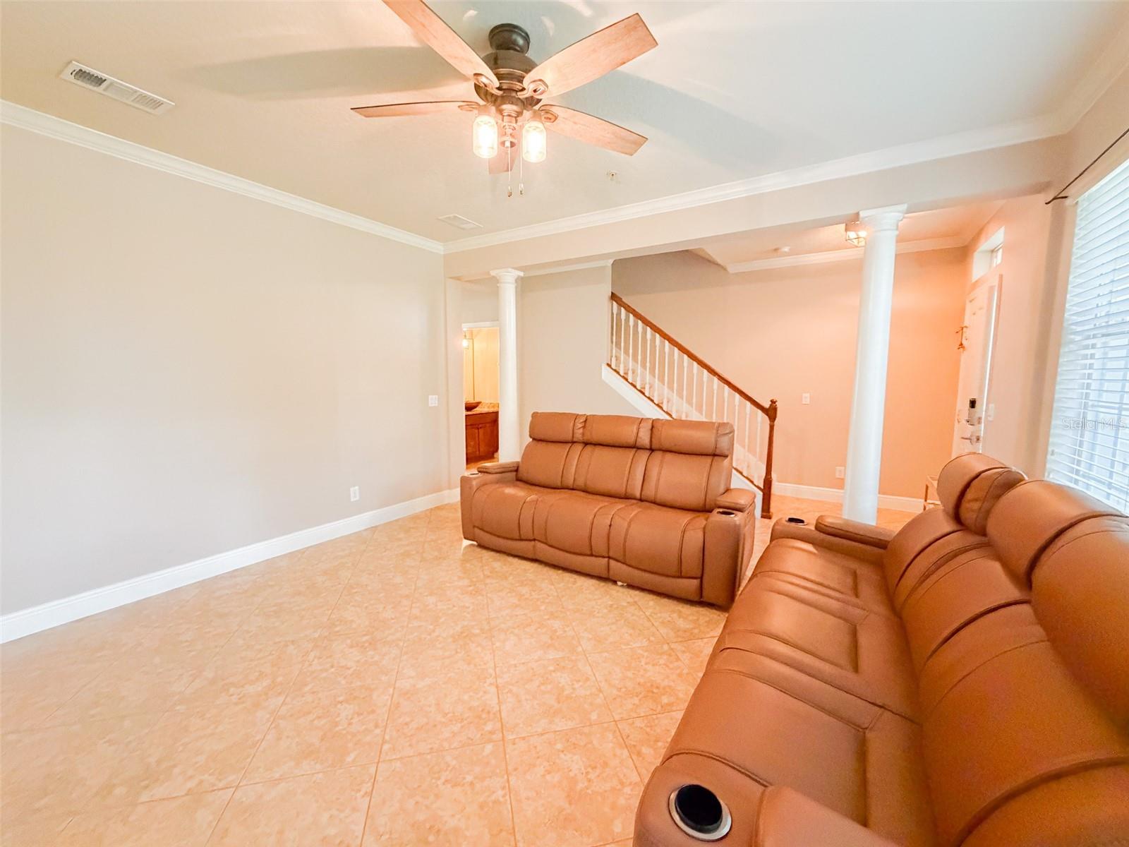 5489 Baldwin Park St Property Photo 4