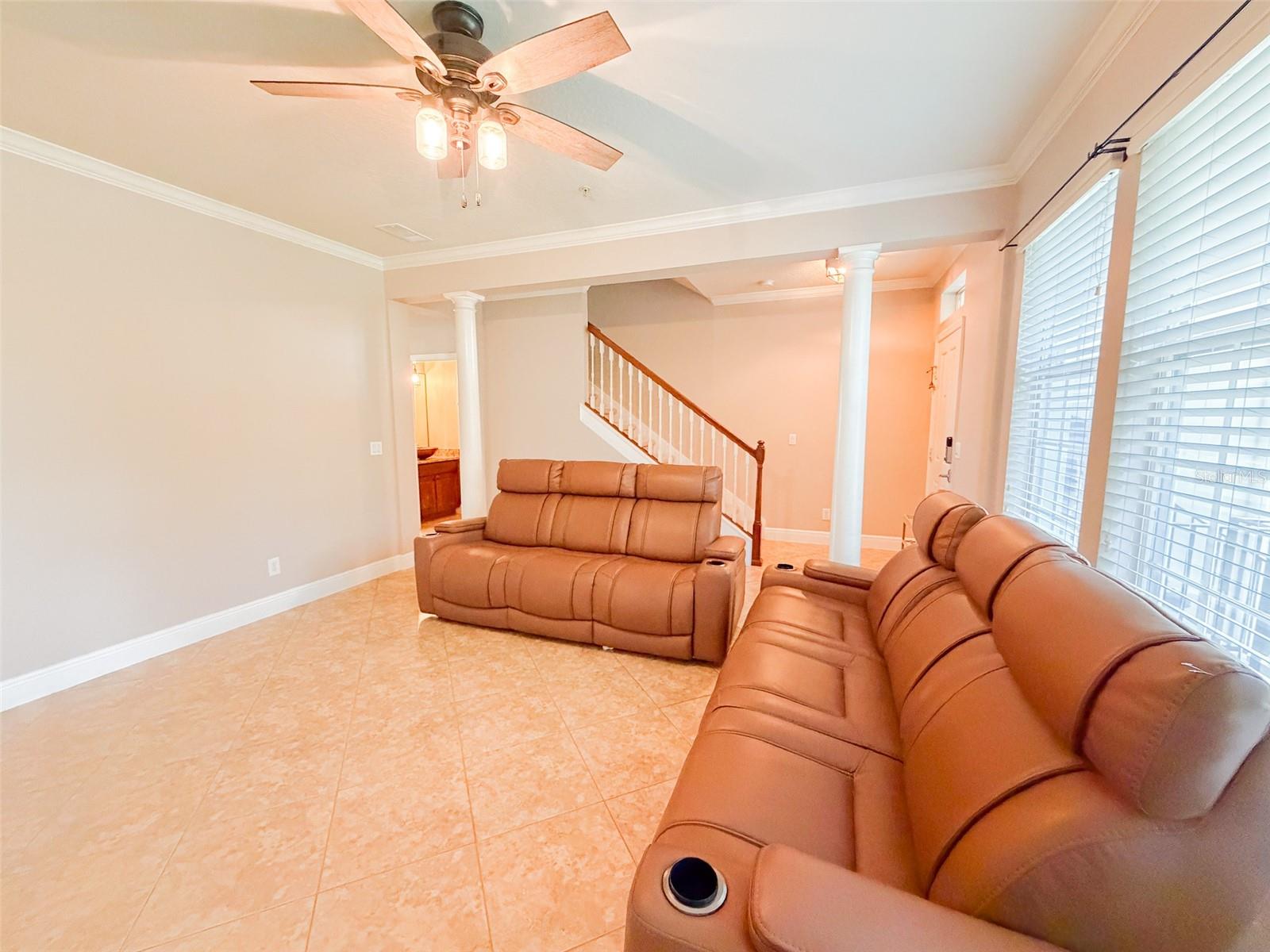 5489 Baldwin Park St Property Photo 6