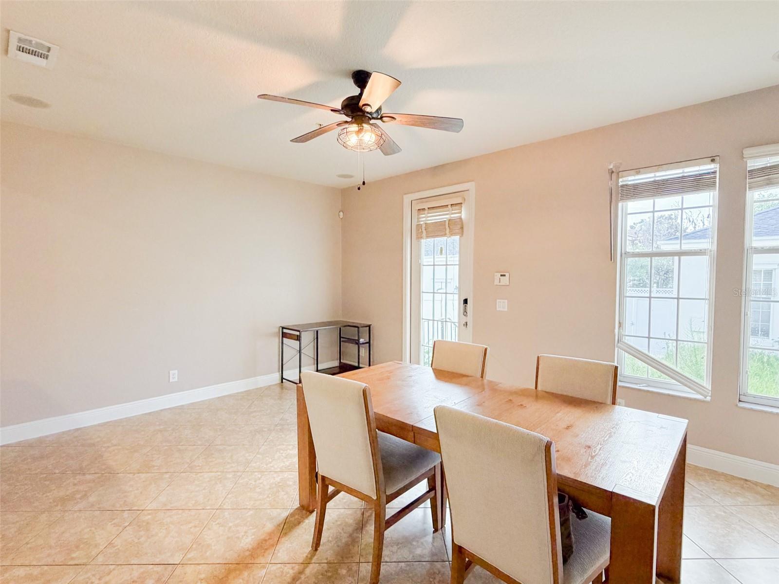 5489 Baldwin Park St Property Photo 14