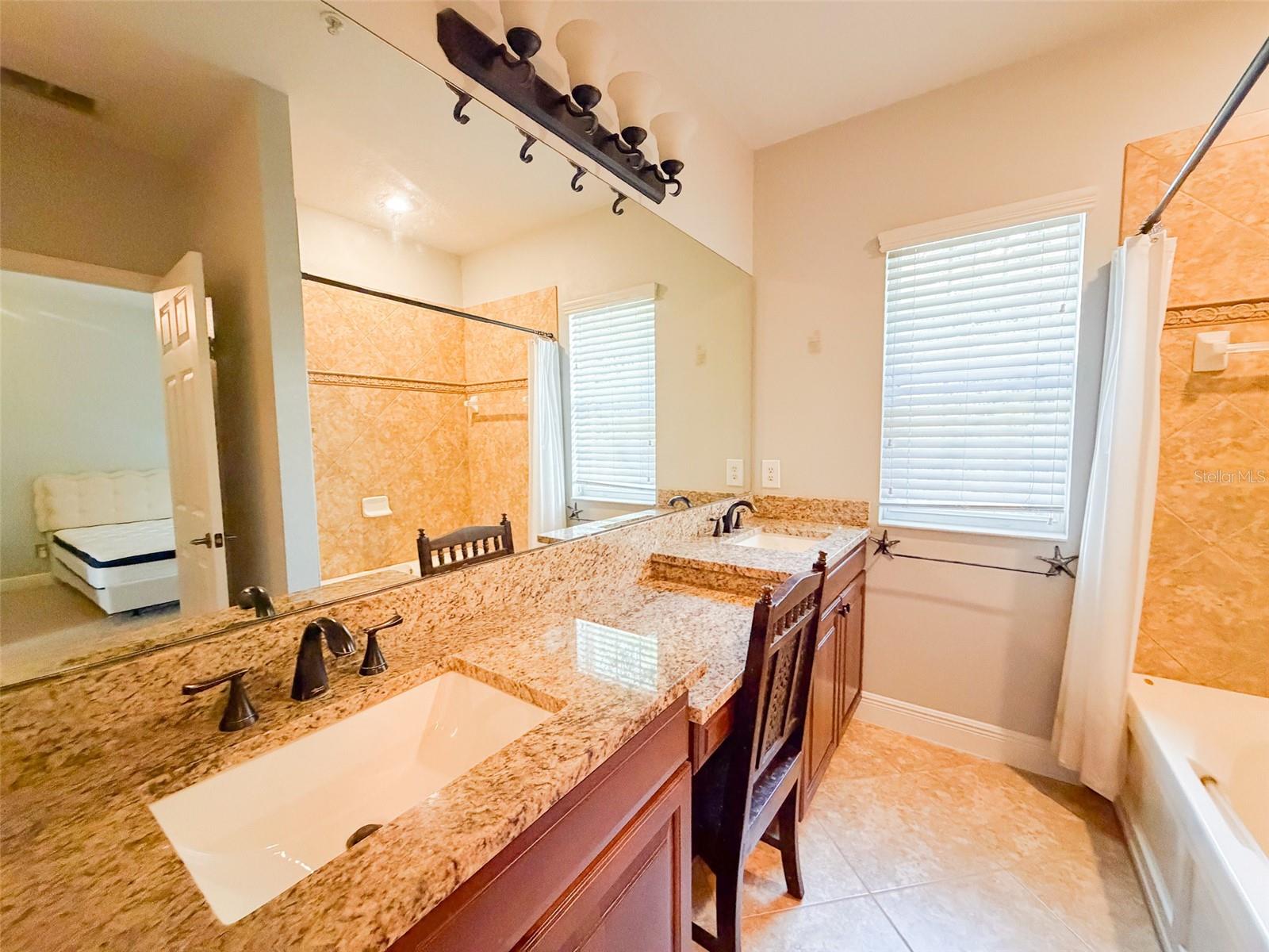 5489 Baldwin Park St Property Photo 18
