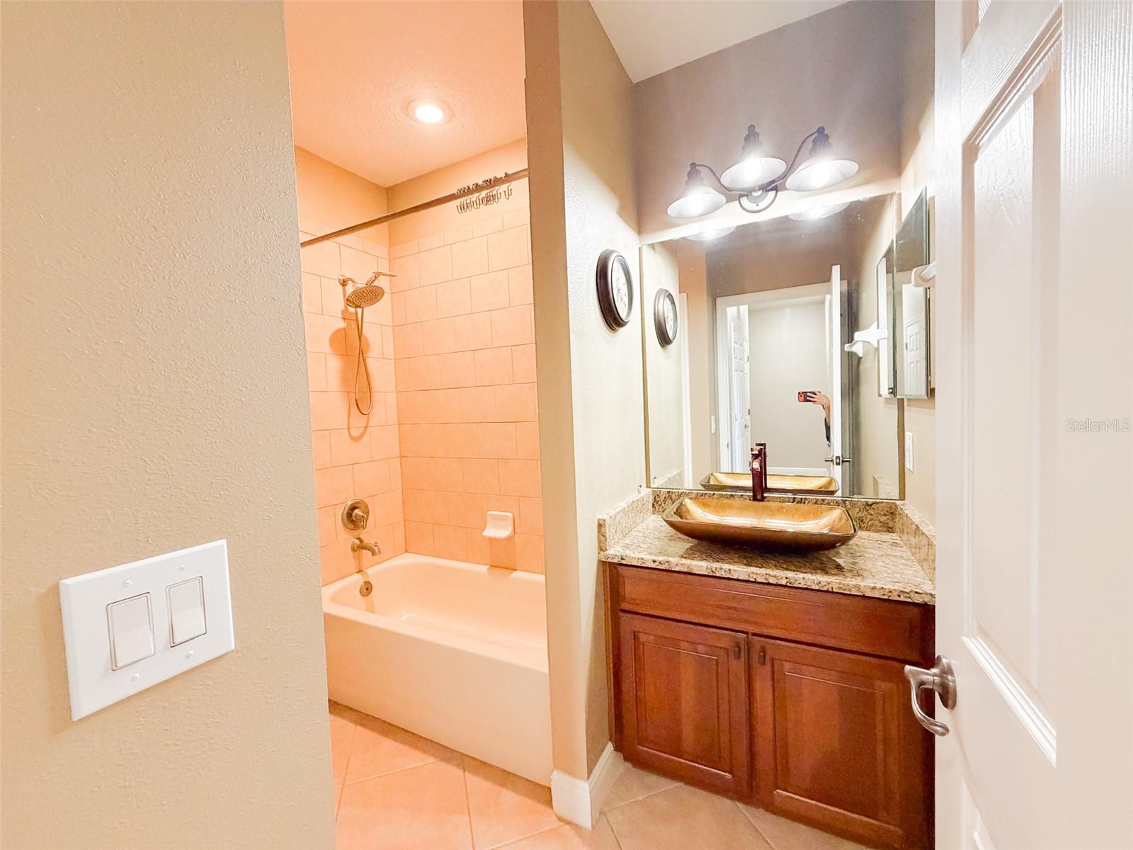 5489 Baldwin Park St Property Photo 23