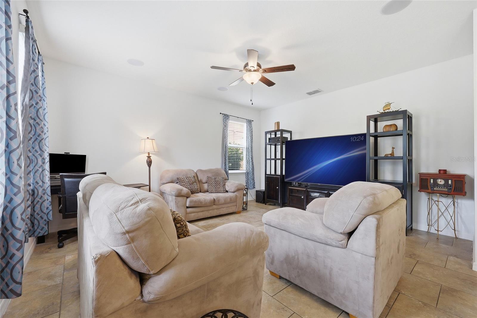 2366 Sequoia Way Property Photo 22