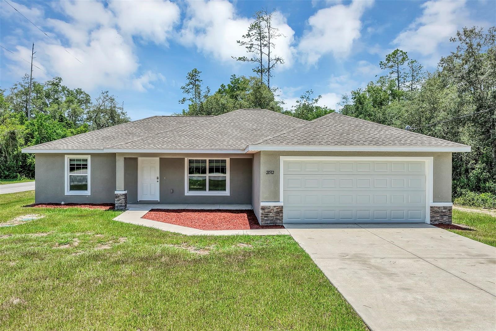 21512 Sw Rainbow Lakes Blvd Property Photo 1