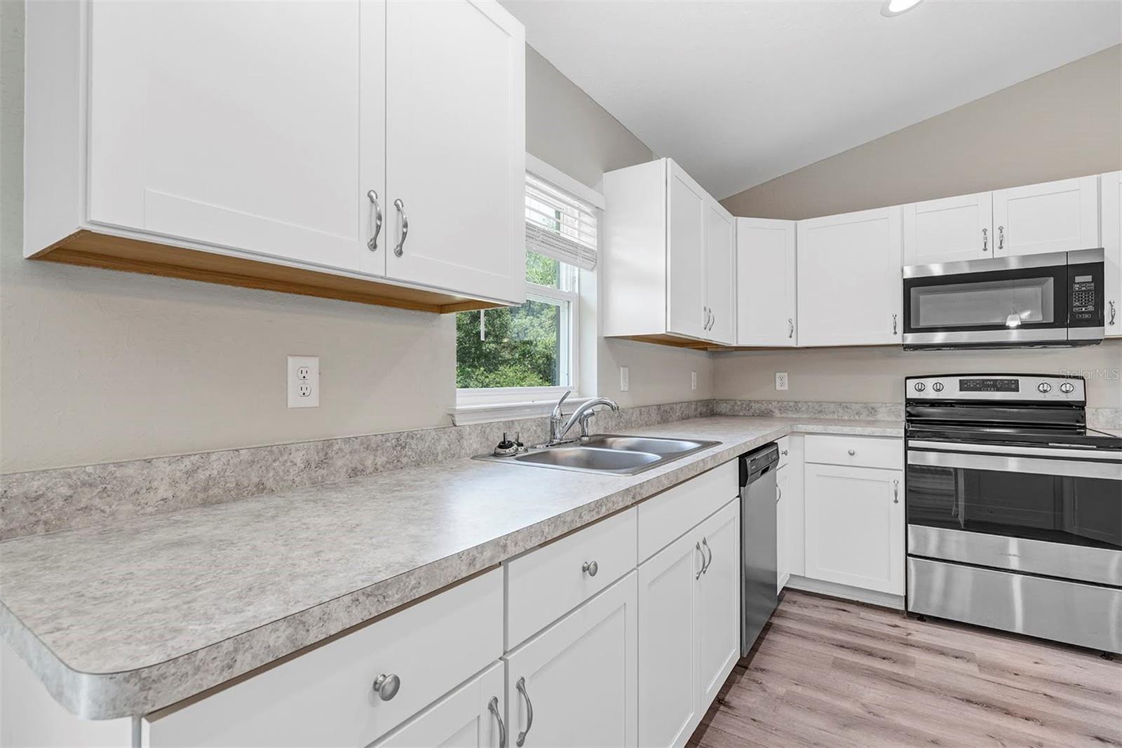 21512 Sw Rainbow Lakes Blvd Property Photo 10