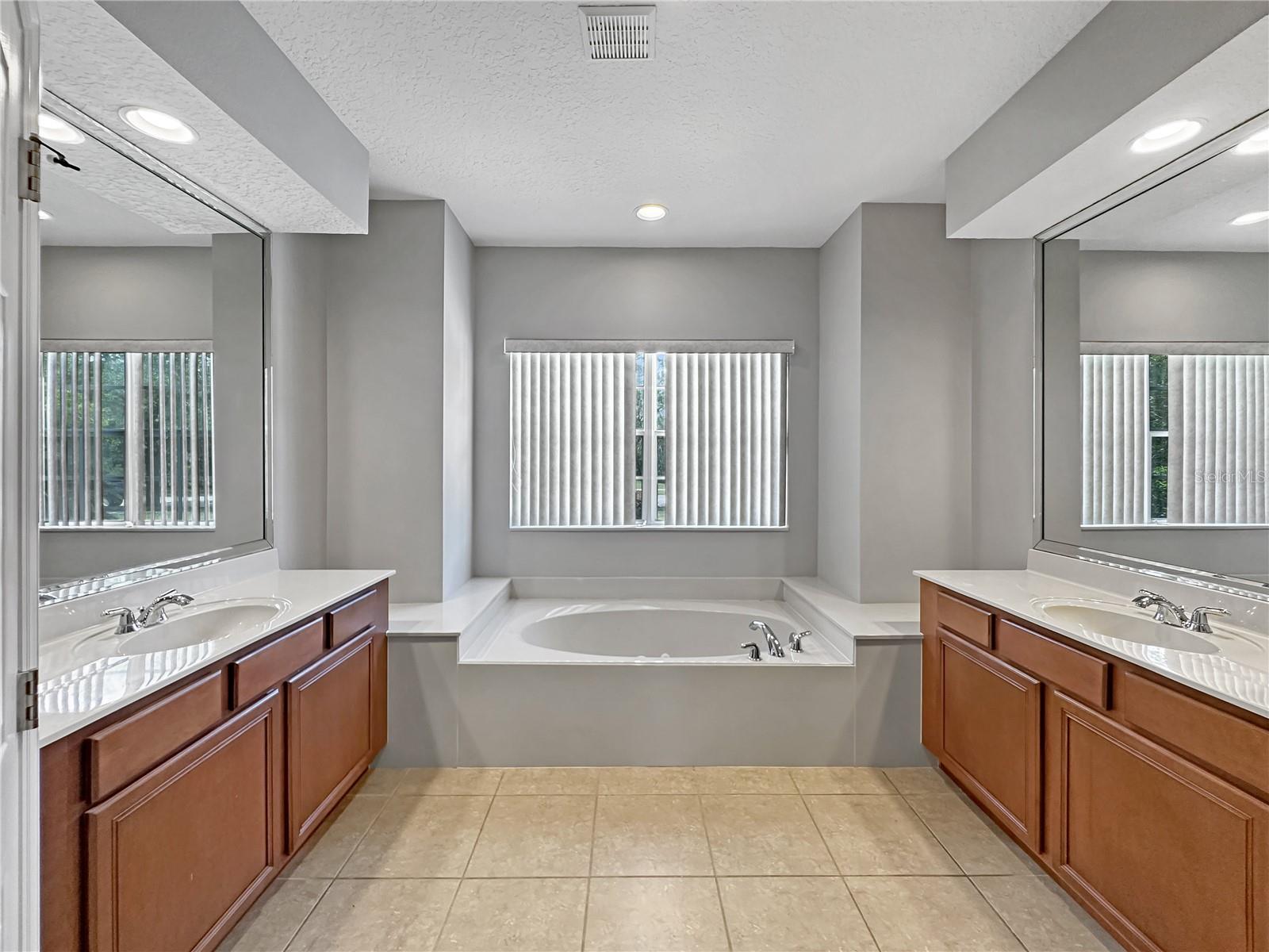 2770 Regal Pine Trl Property Photo 12