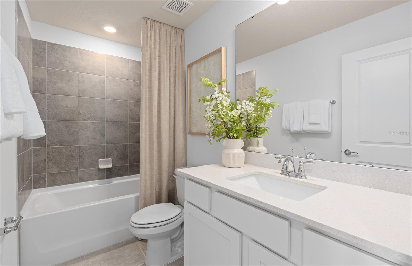 O6417185 Property Photo 29