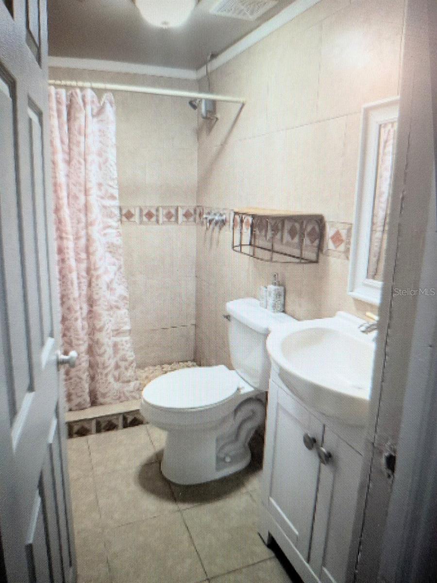 2725 Sample St Property Photo 7