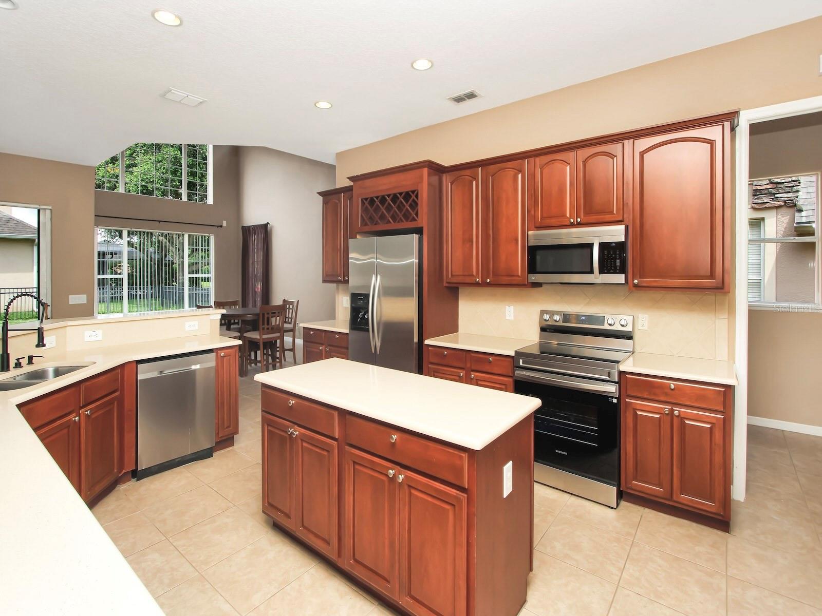 930 Spring Oak Cir Property Photo 6