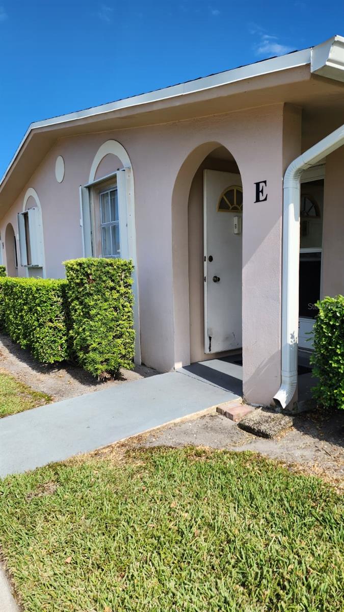 2784 Dudley Dr E #e Property Photo 2