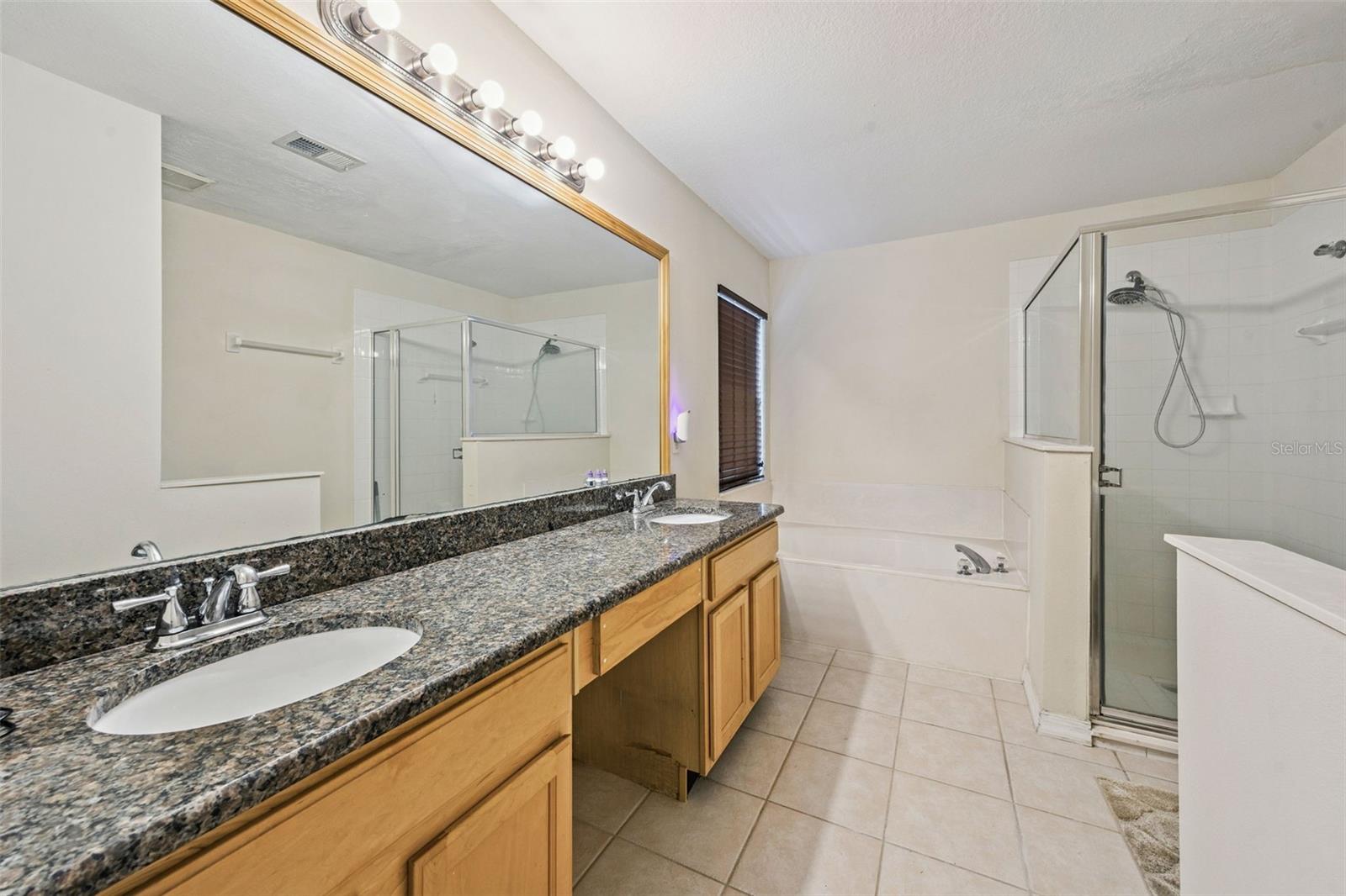 726 Oxford Dr Property Photo 24