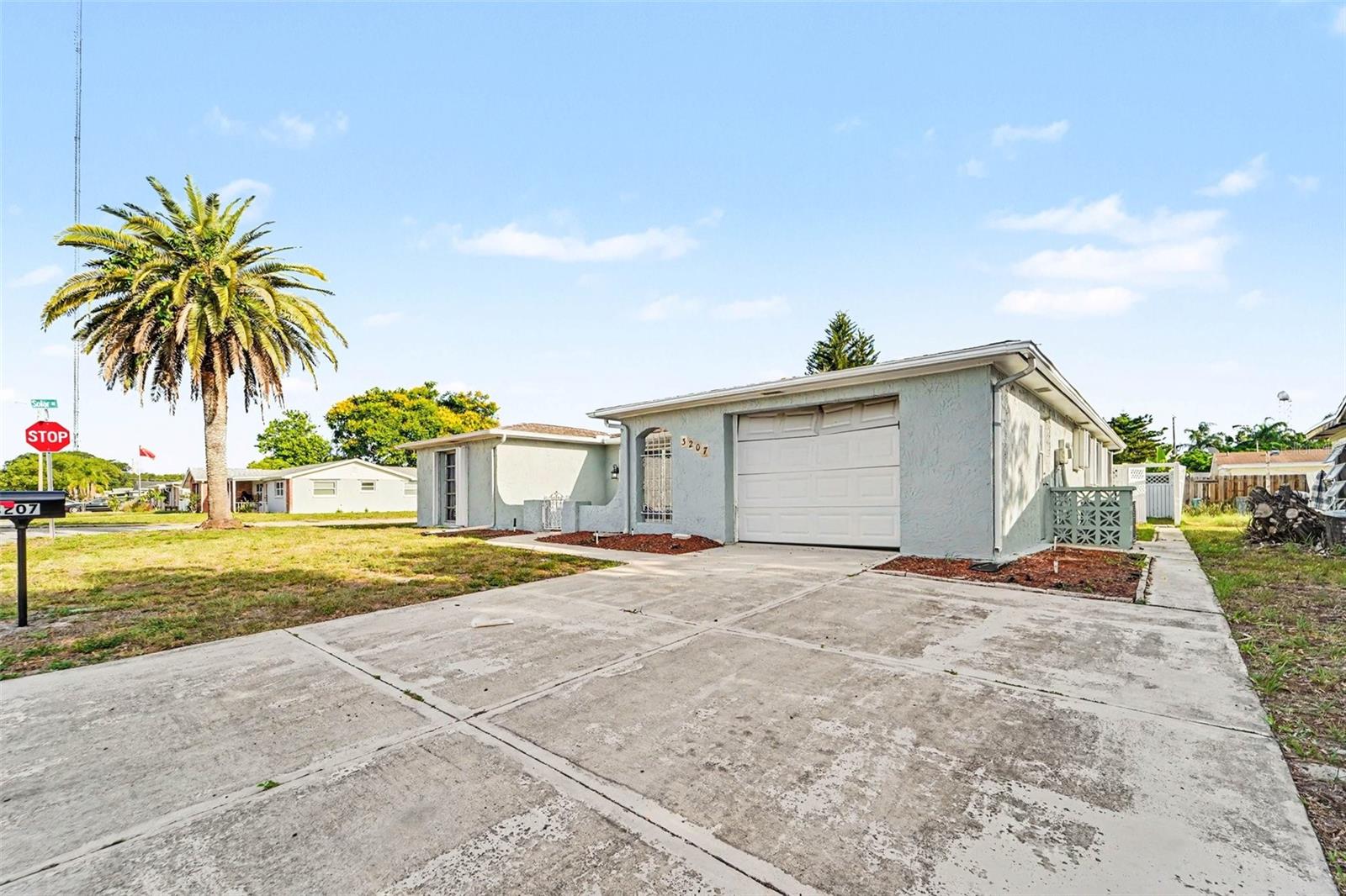3207 Salisbury Dr Property Photo 2