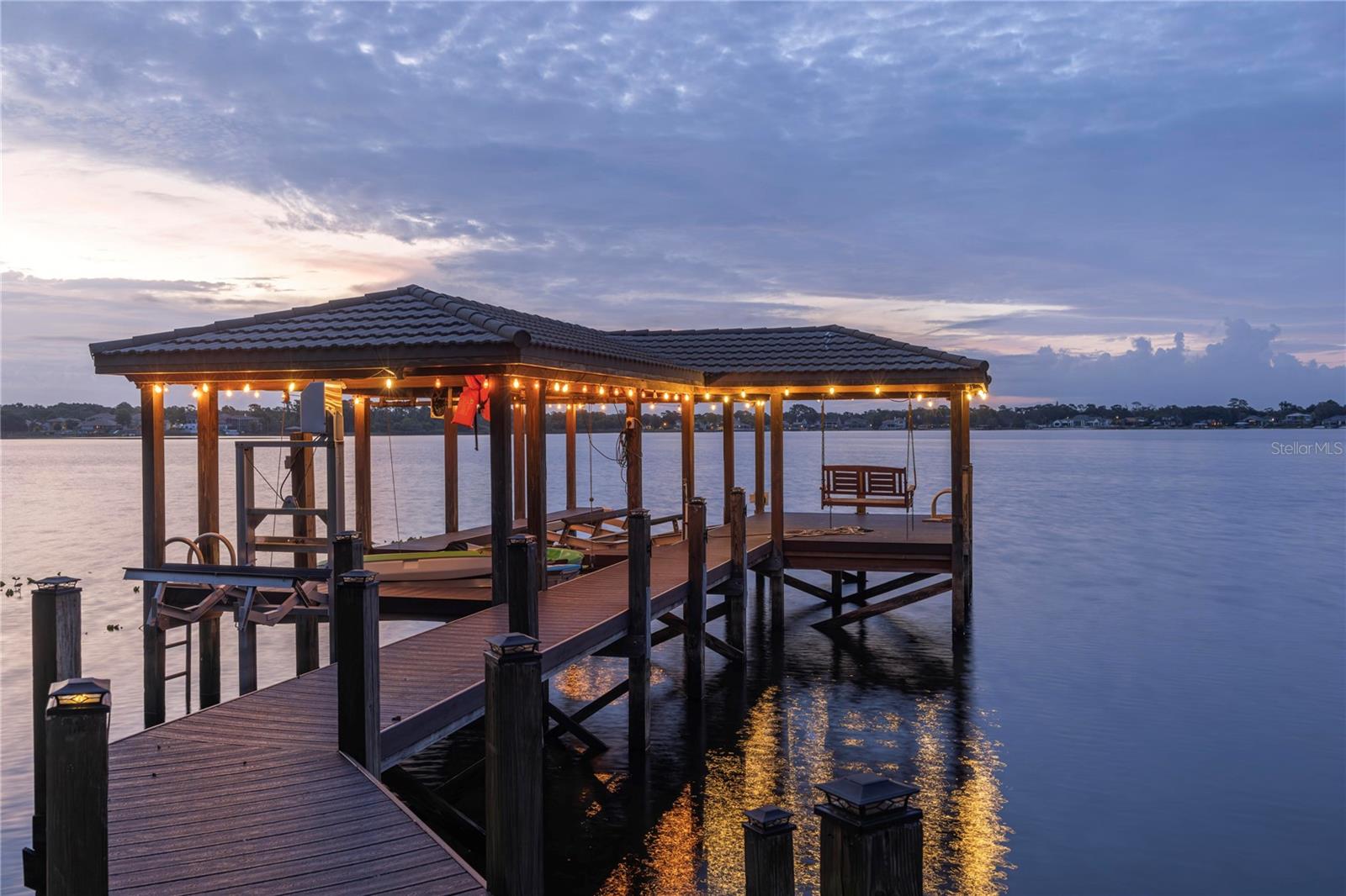 2201 COVE CT