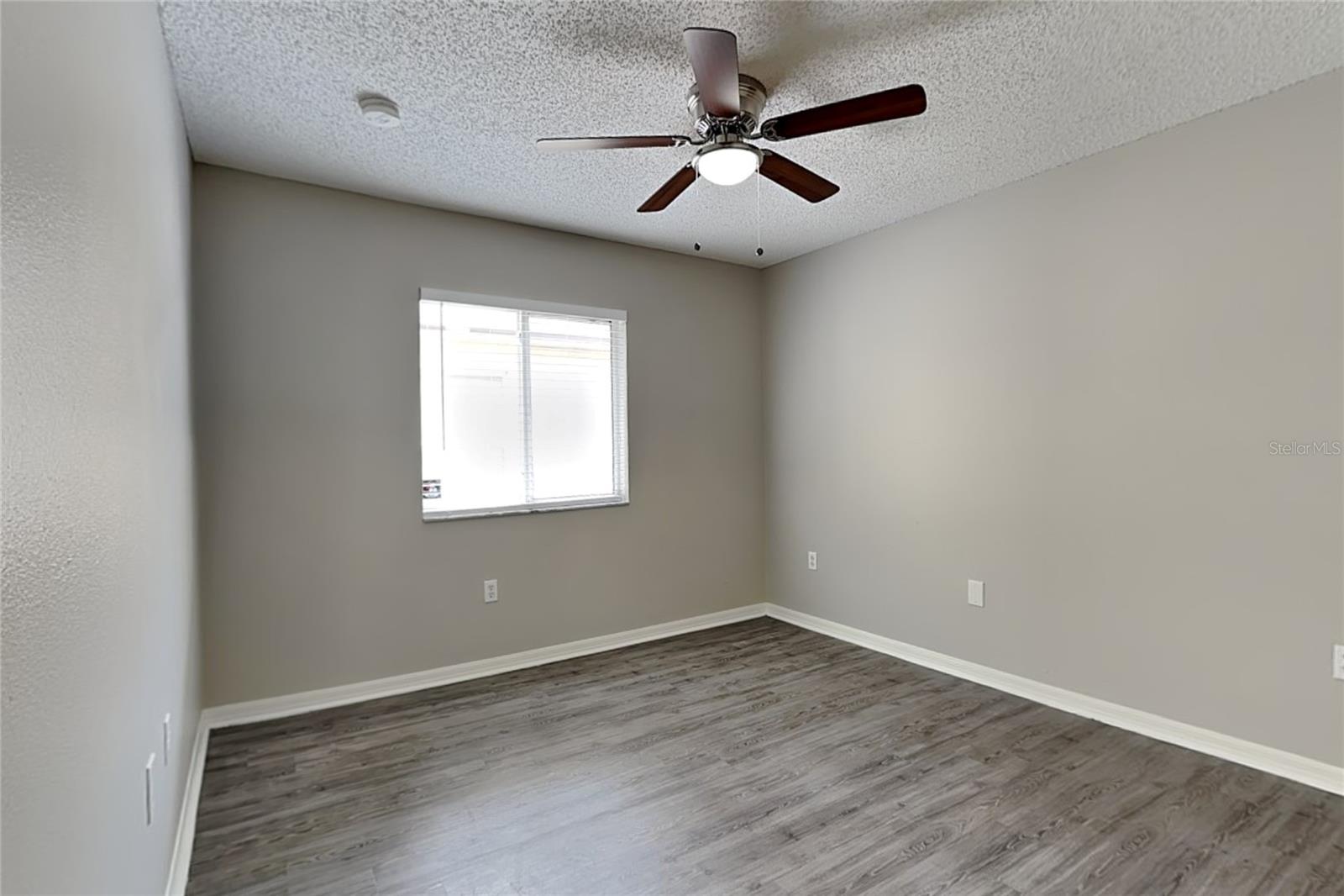 O6417296 Property Photo 10