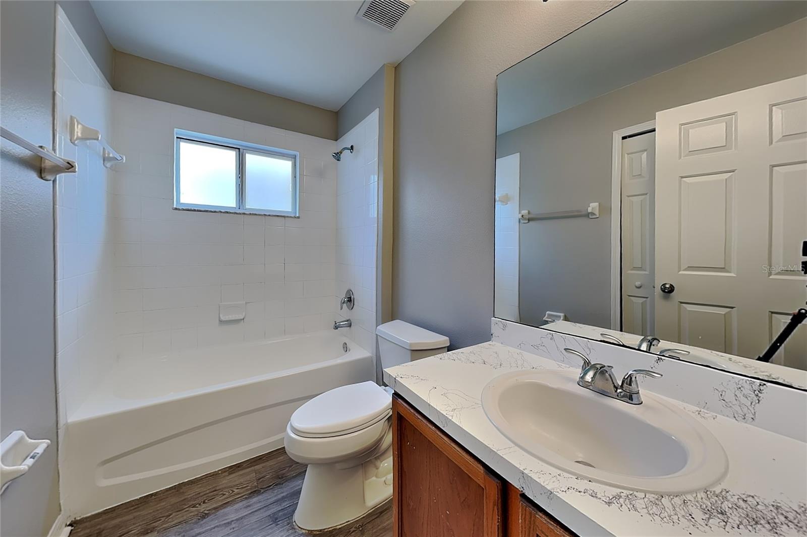 O6417296 Property Photo 13