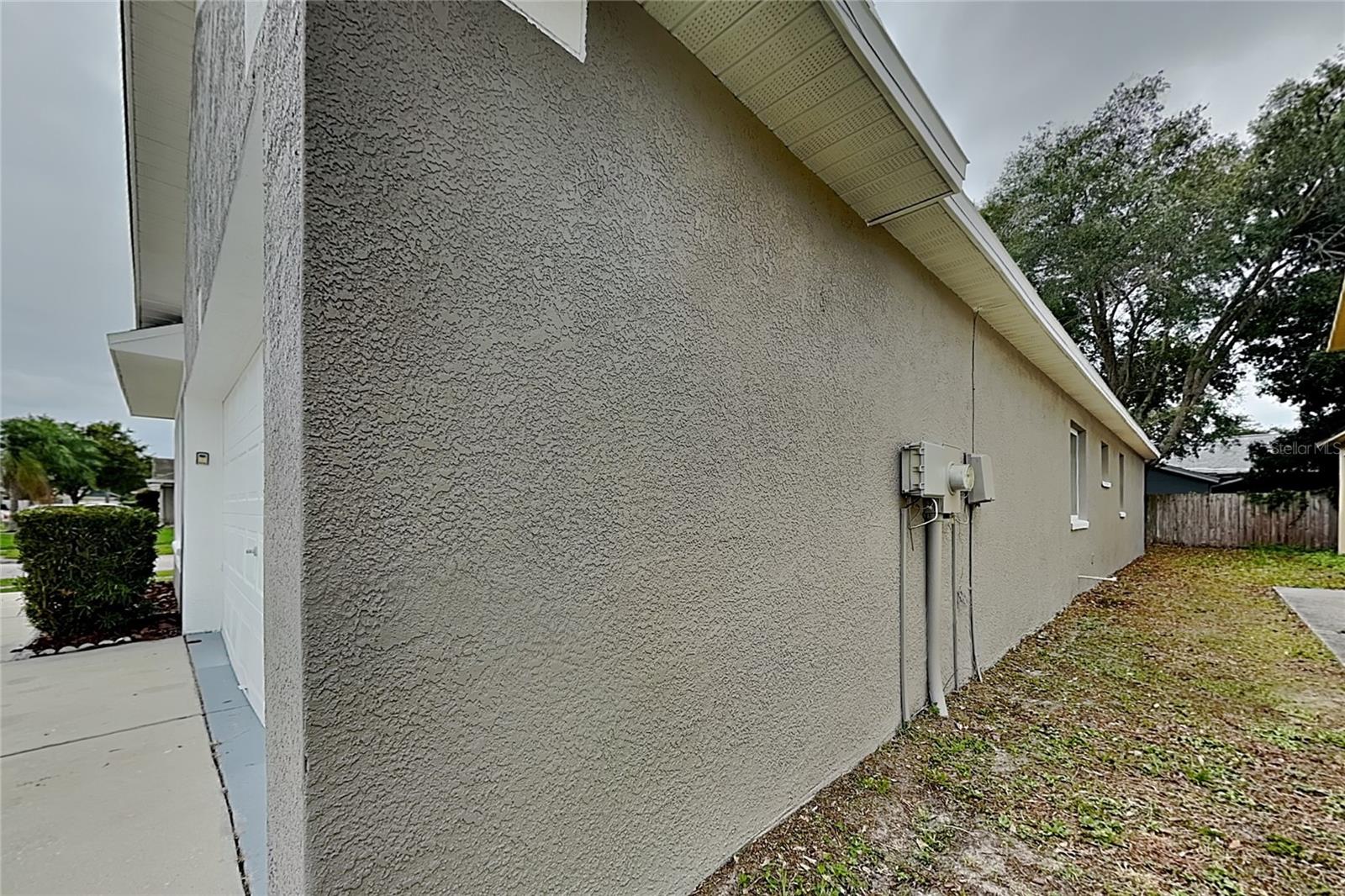 O6417296 Property Photo 14