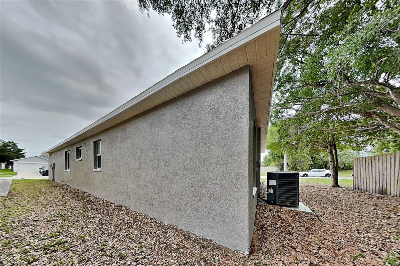 O6417296 Property Photo 15