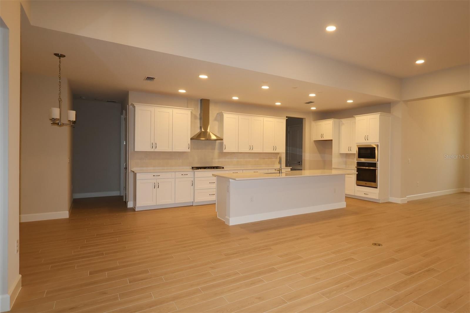 3223 Roseville Dr Property Photo 2