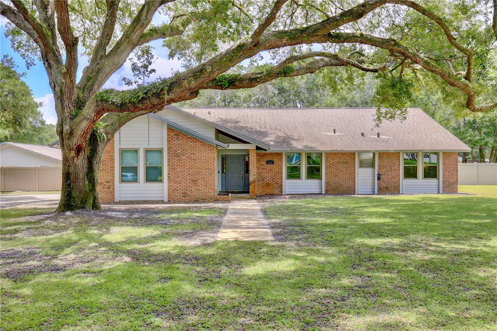 106 POLO LN