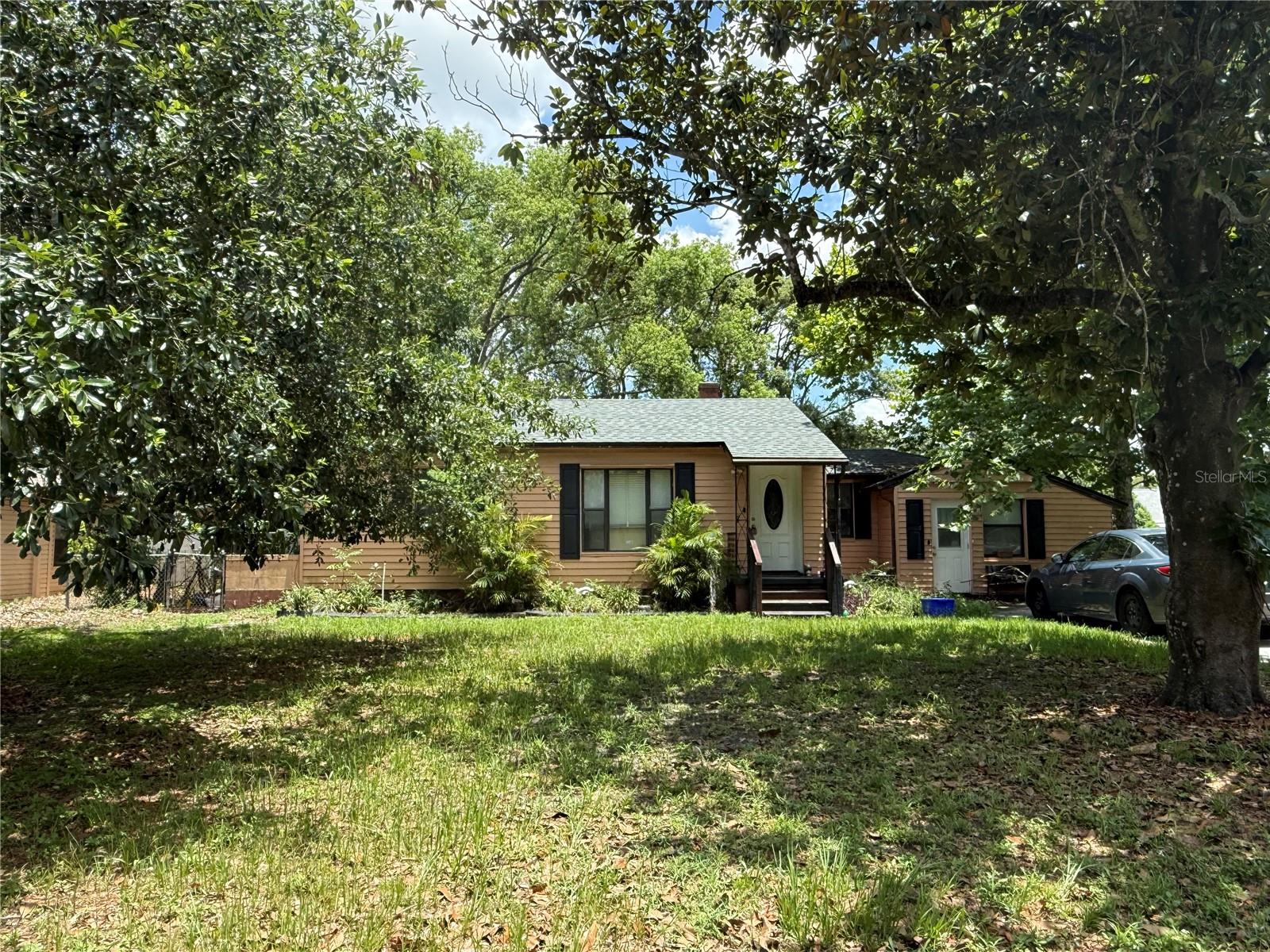 2429 S ELM AVE Property Photo 1