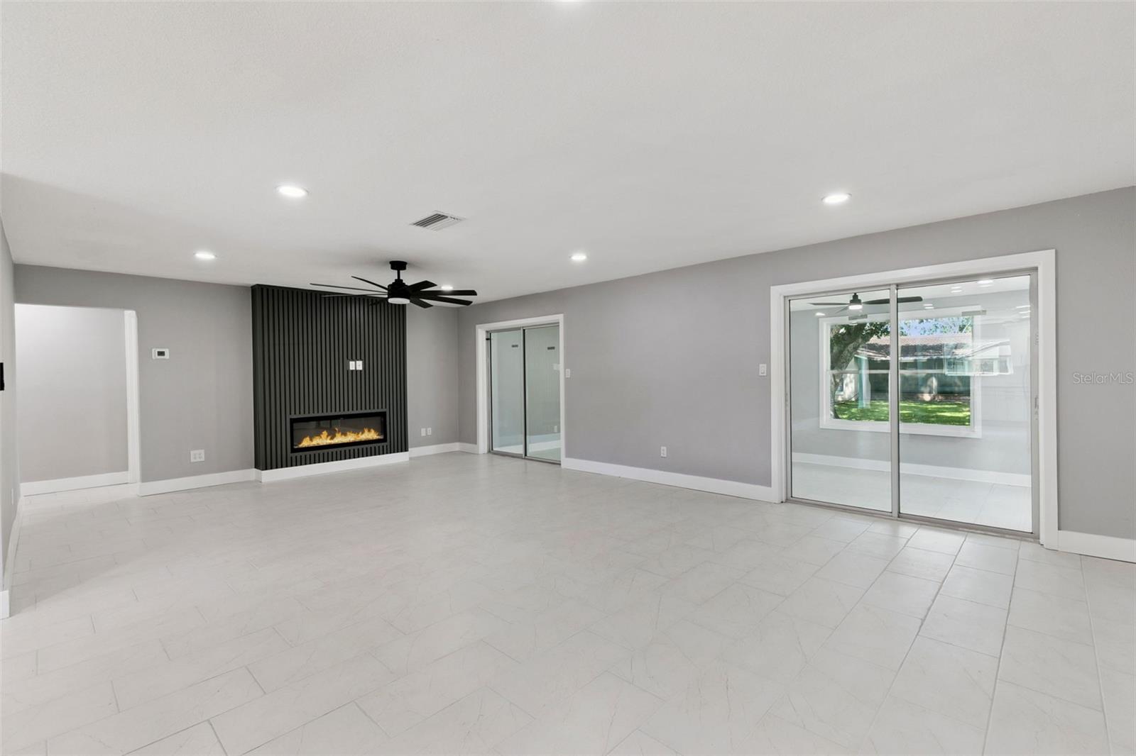 10633 Watertown Ct Property Photo 4