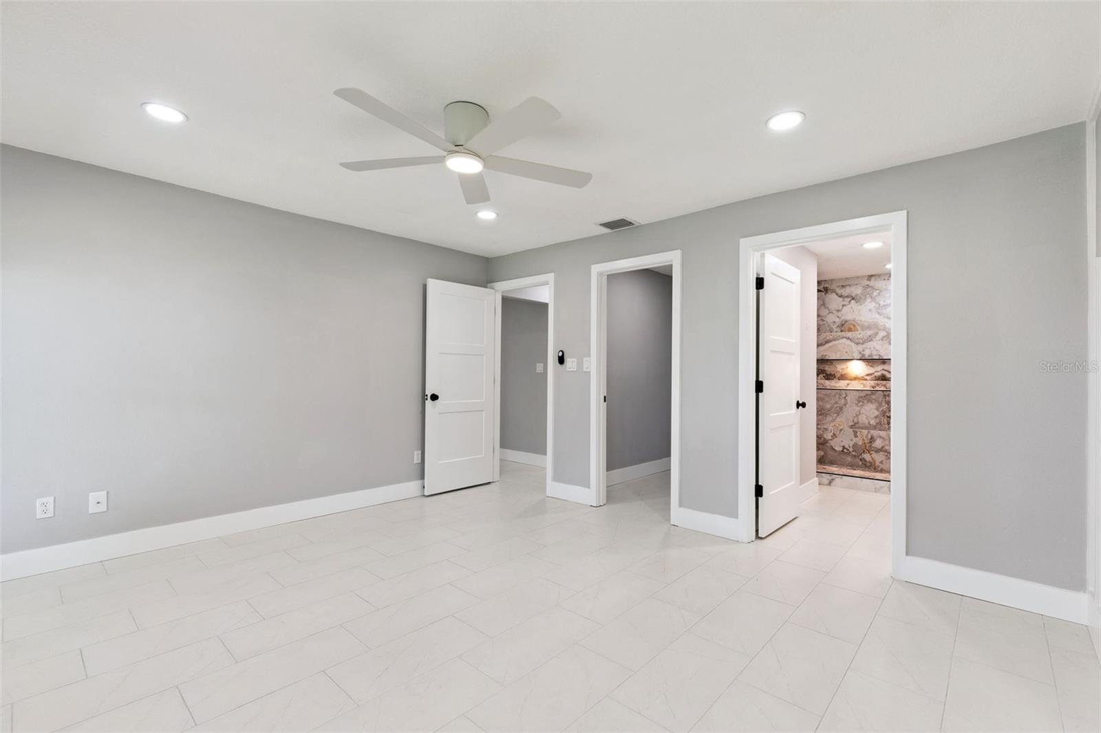 10633 Watertown Ct Property Photo 12