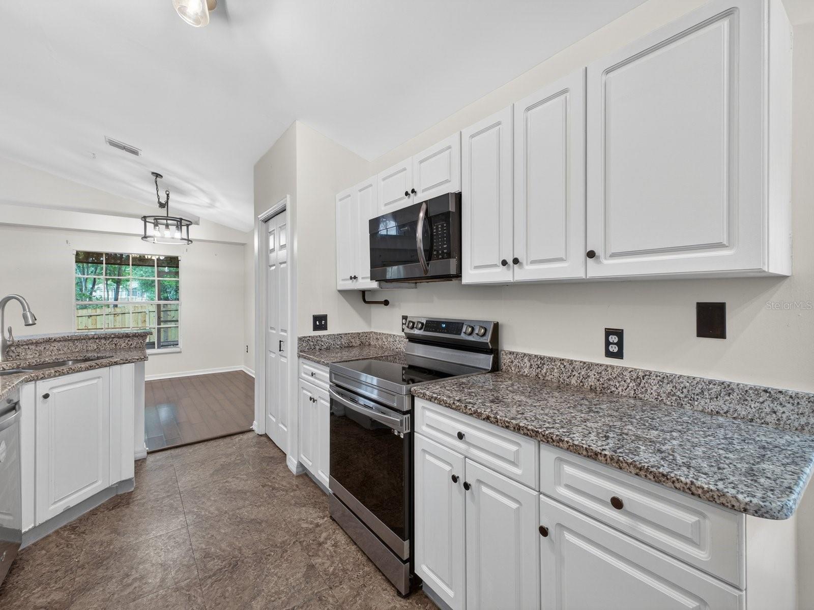1008 Royal Oaks Dr Property Photo 9