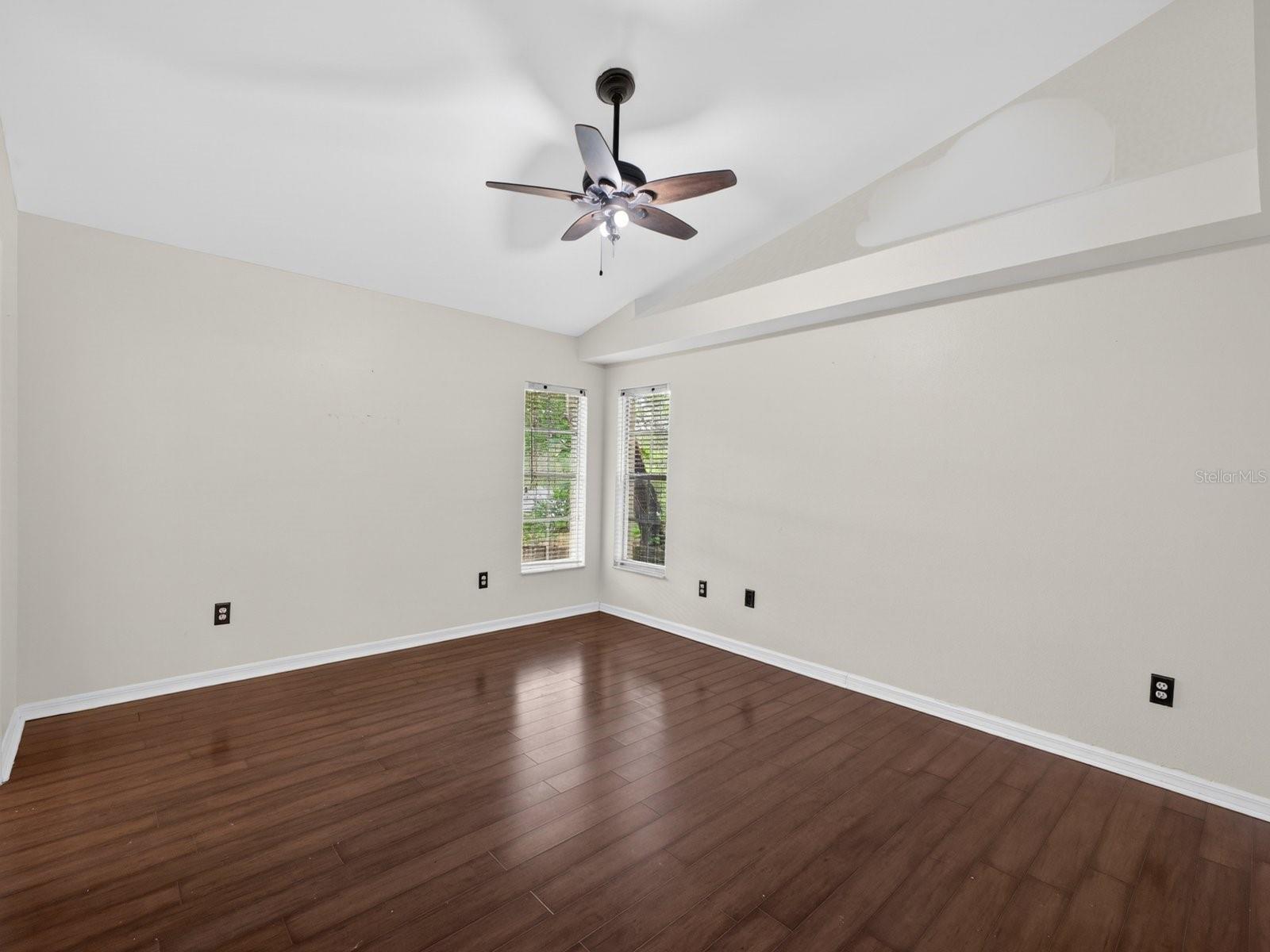 1008 Royal Oaks Dr Property Photo 12