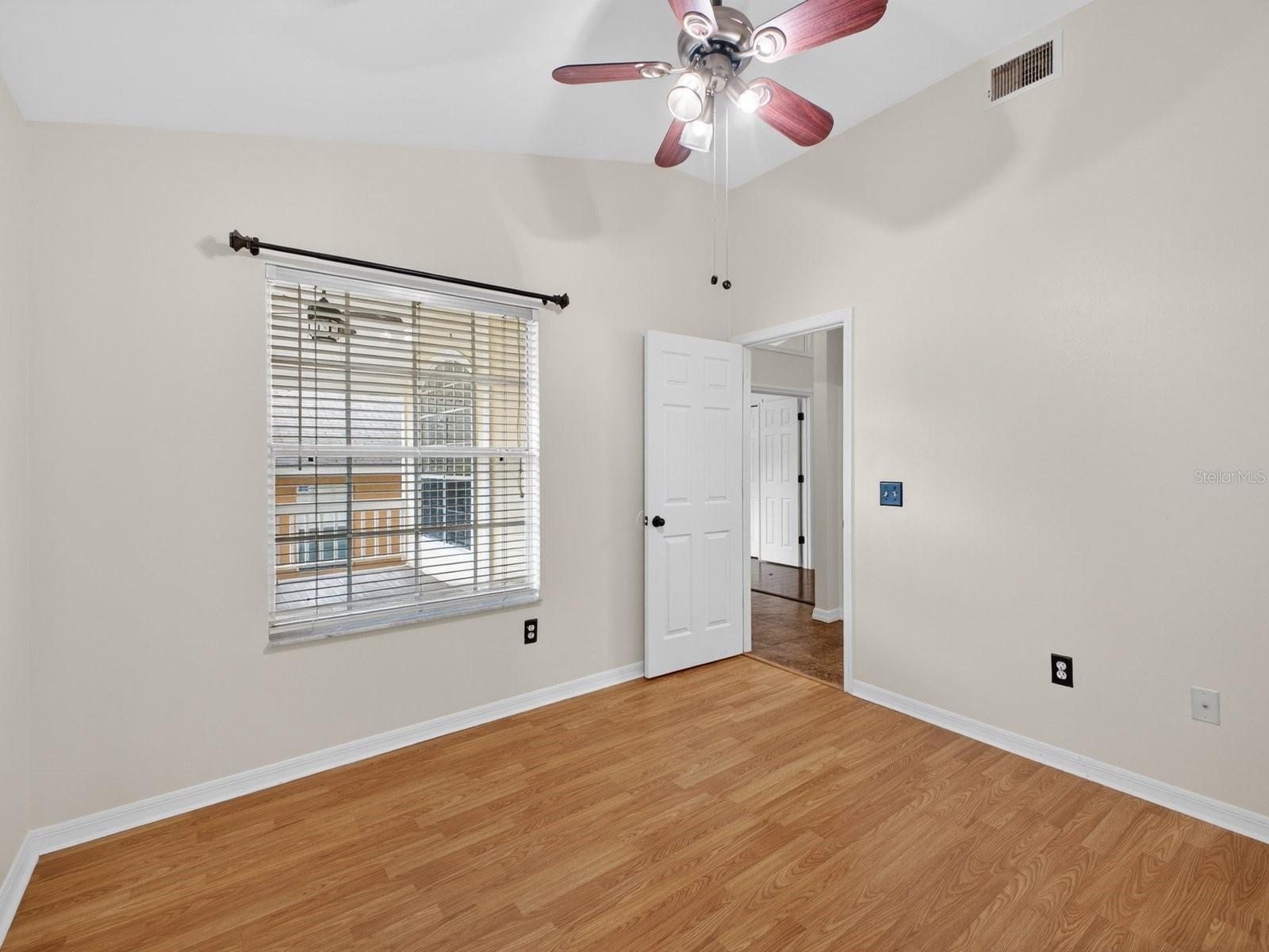 1008 Royal Oaks Dr Property Photo 15