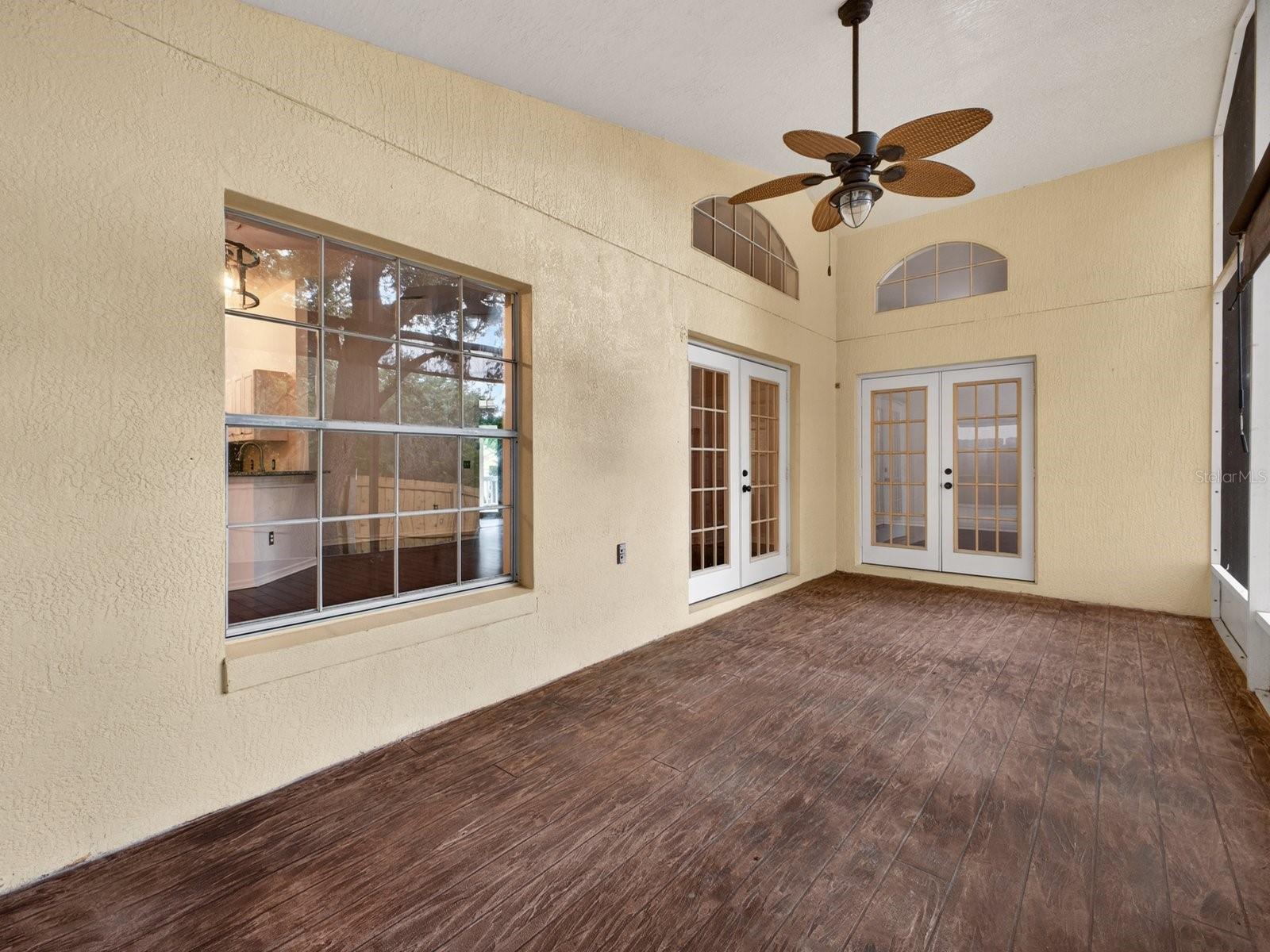 1008 Royal Oaks Dr Property Photo 22