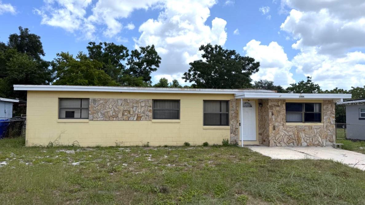 1004 WURST RD Property Photo 1