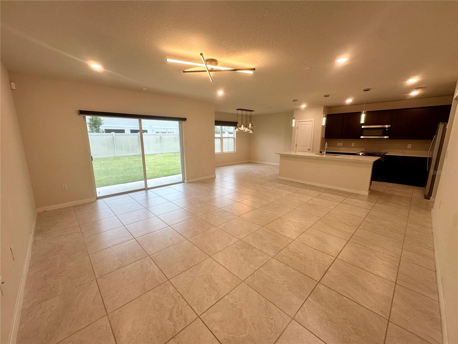 1261 Regal King Dr Property Photo 4
