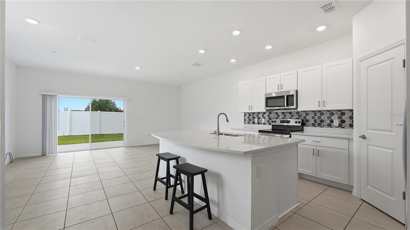 4790 Revolutionary Way Property Photo 6