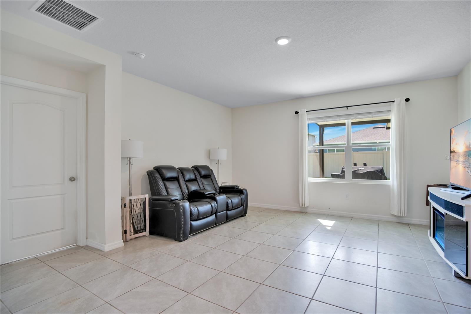 3768 Botanical Way Property Photo 17