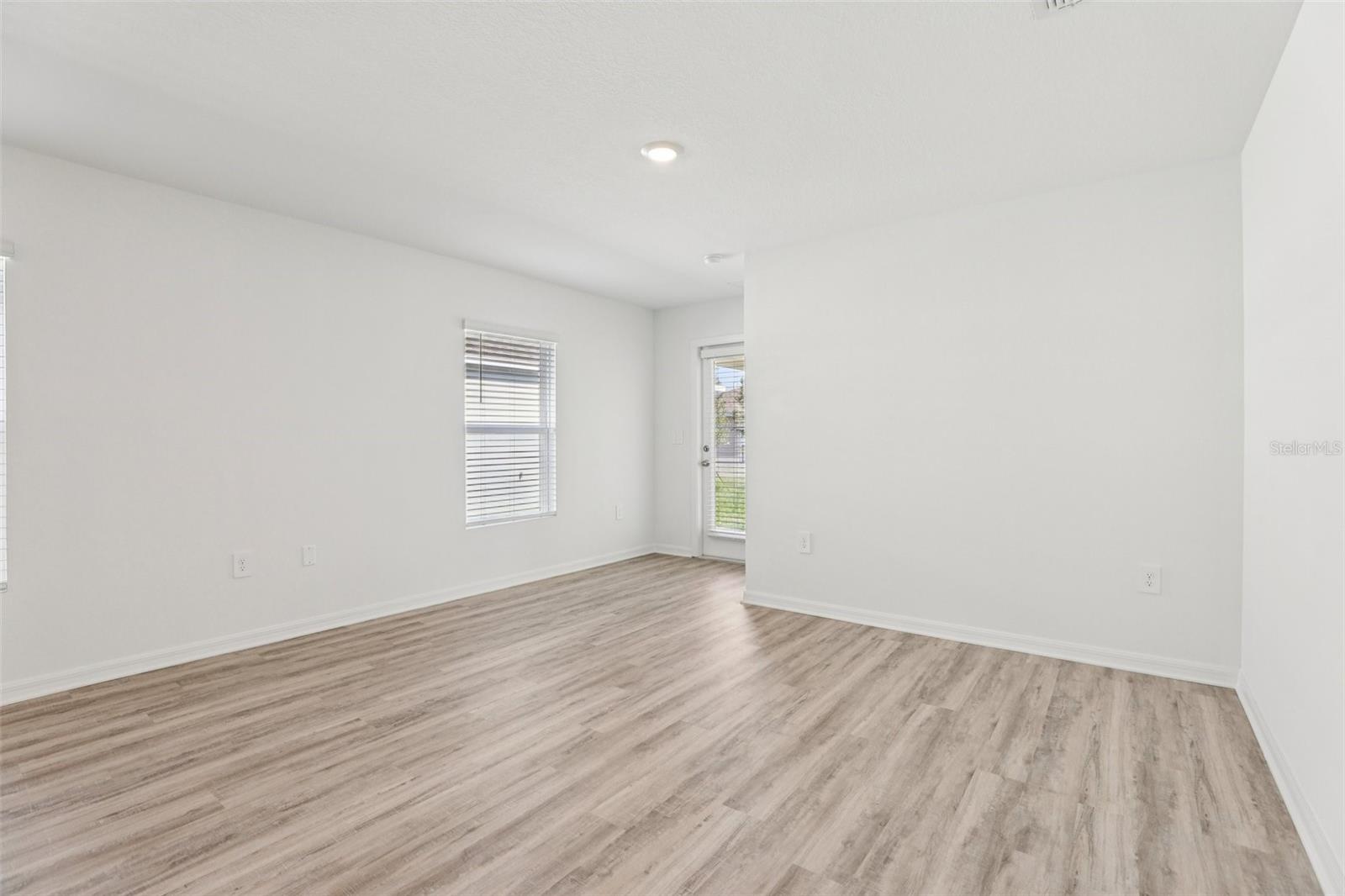 5560 Taverna Loop Property Photo 4