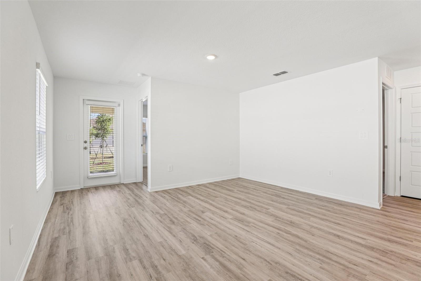 5560 Taverna Loop Property Photo 5
