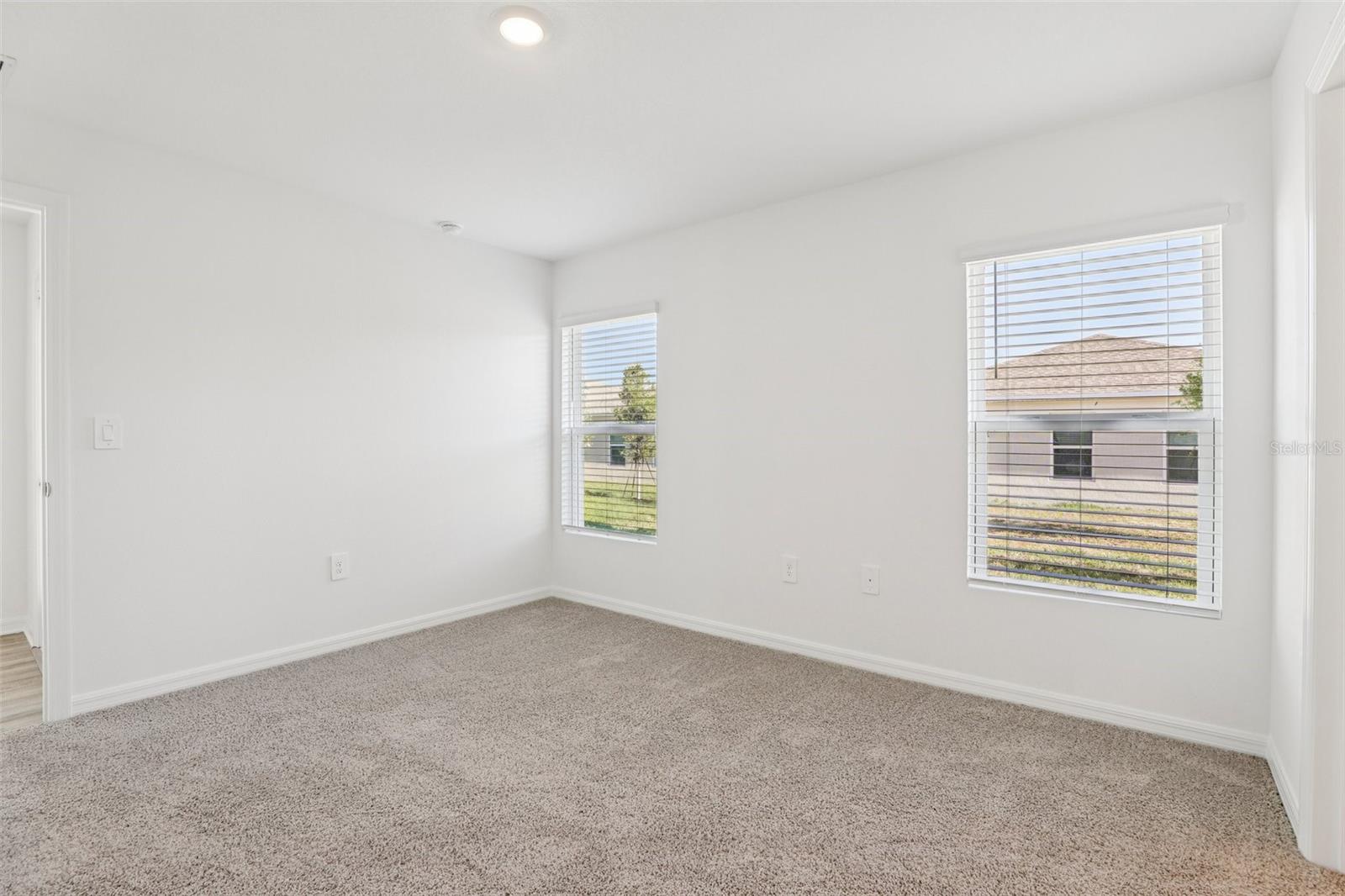 5560 Taverna Loop Property Photo 13