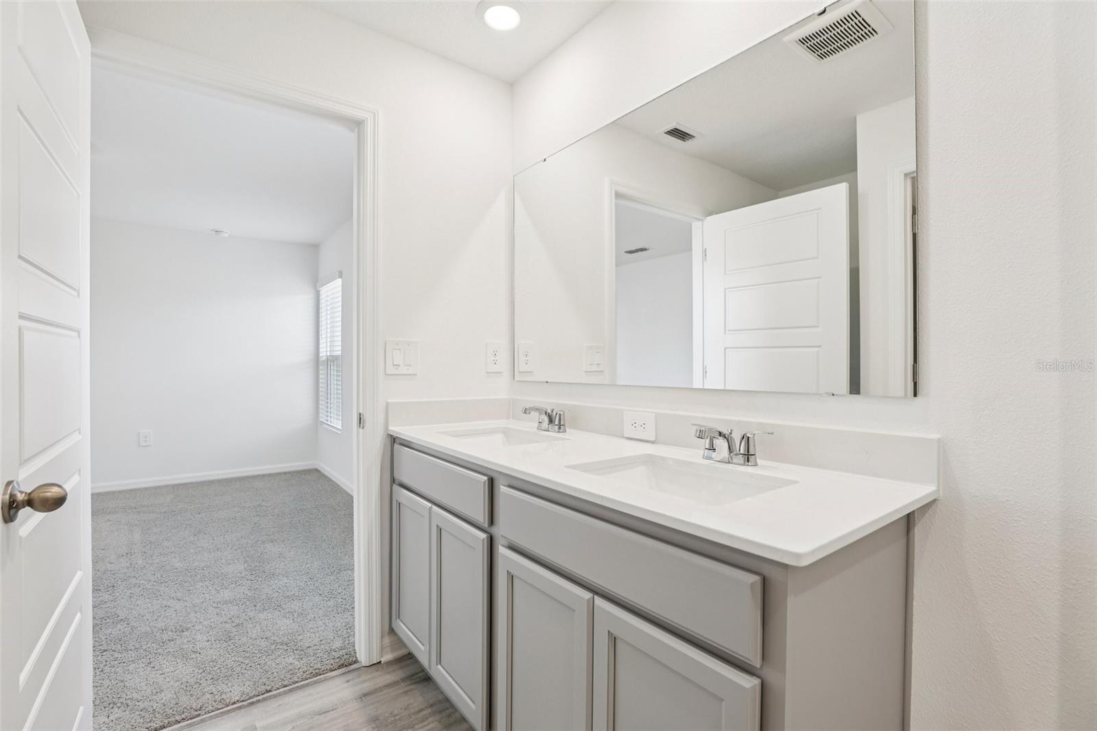 5560 Taverna Loop Property Photo 17