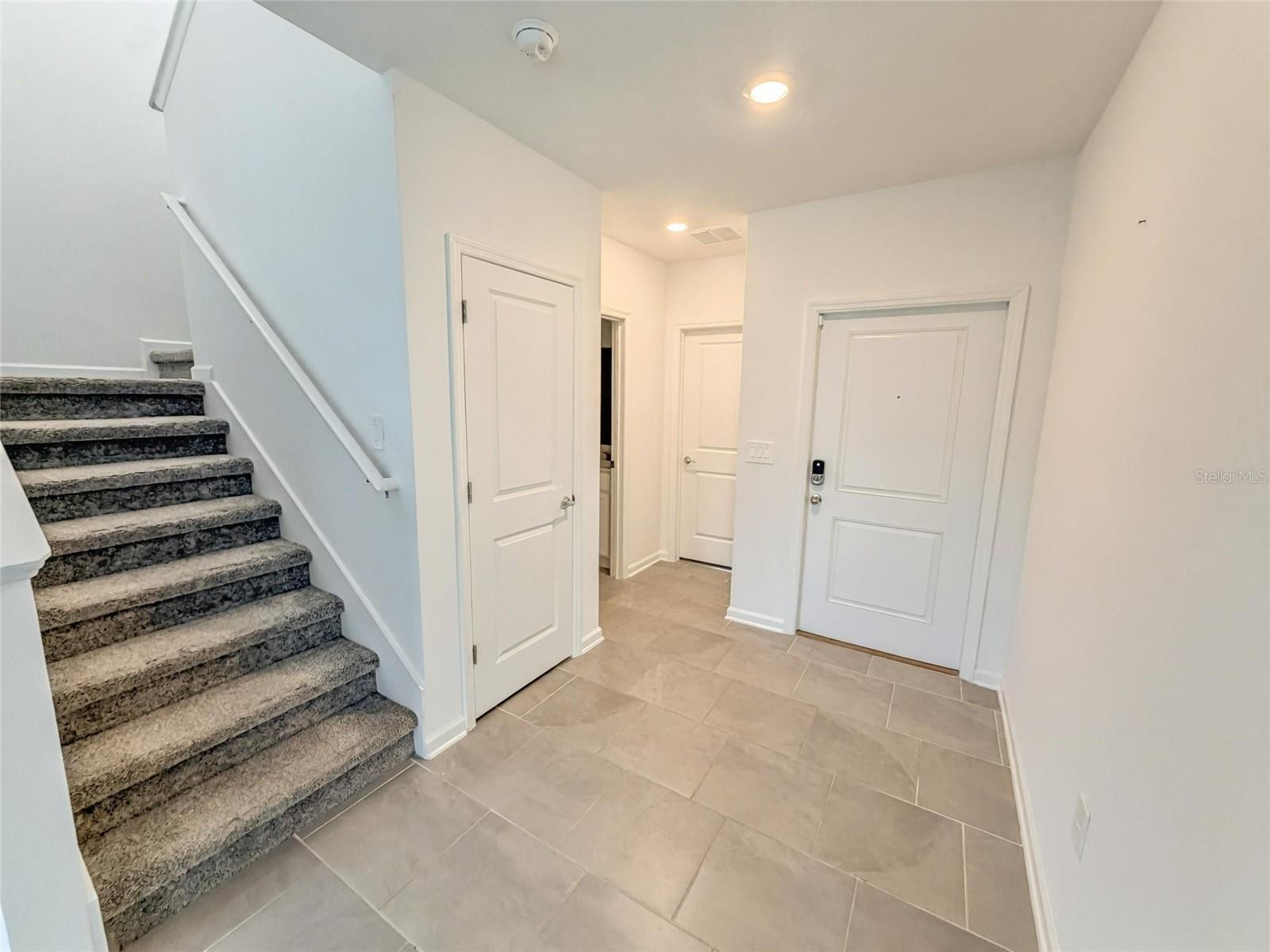 832 Timberland Dr Property Photo 3